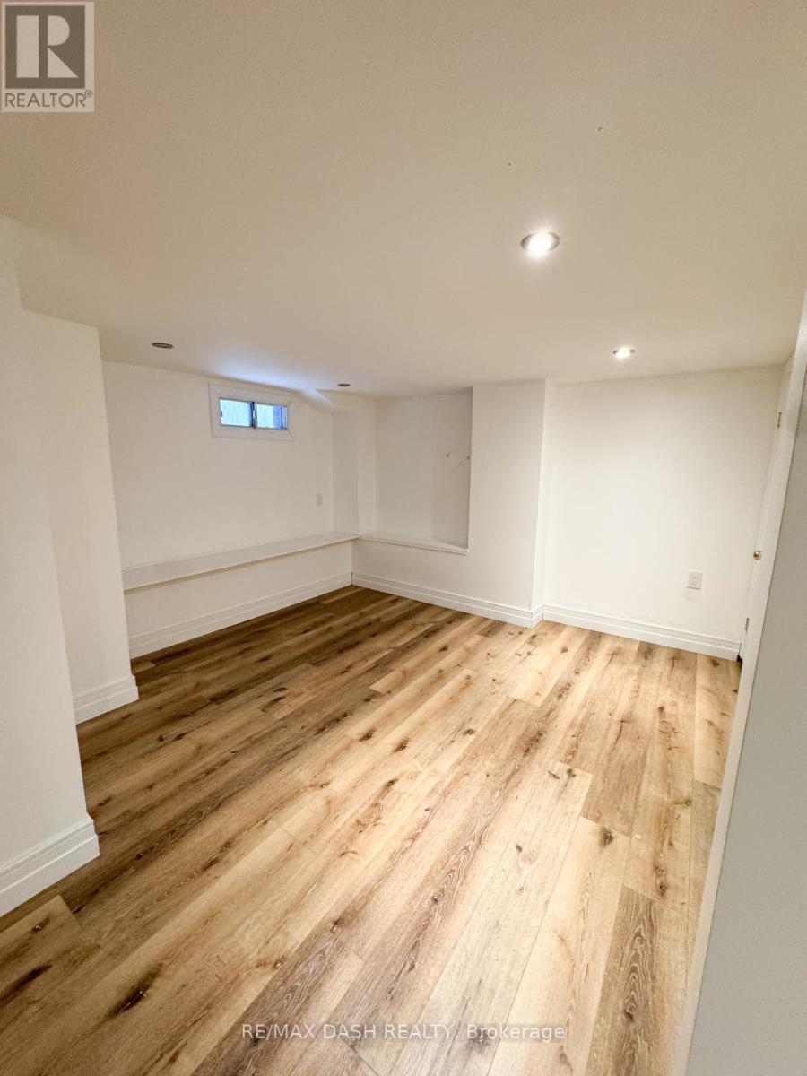 39 Woodward Avenue, Toronto, Ontario  M4L 2Y5 - Photo 6 - E12533586