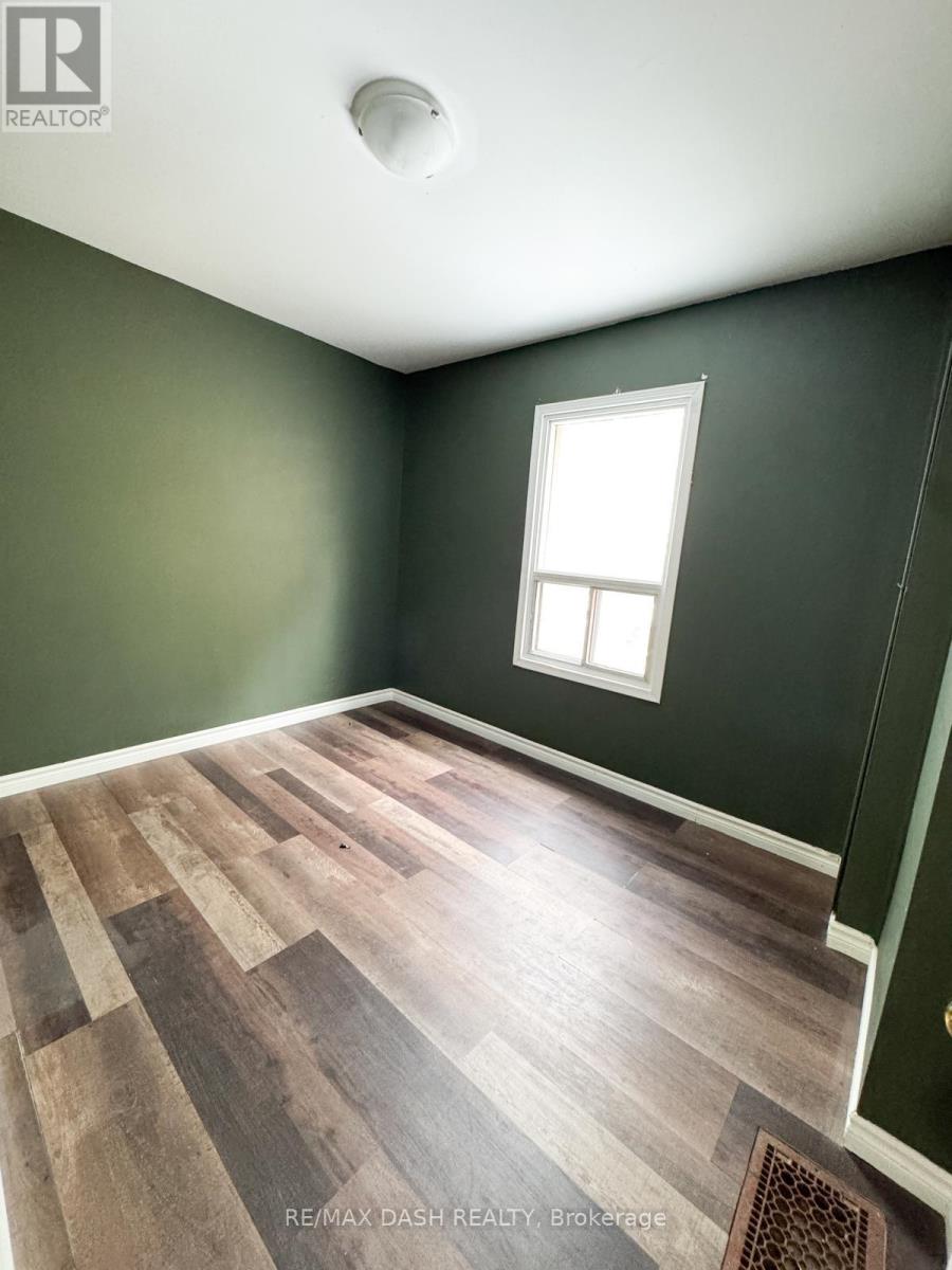 39 Woodward Avenue, Toronto, Ontario  M4L 2Y5 - Photo 9 - E12533586