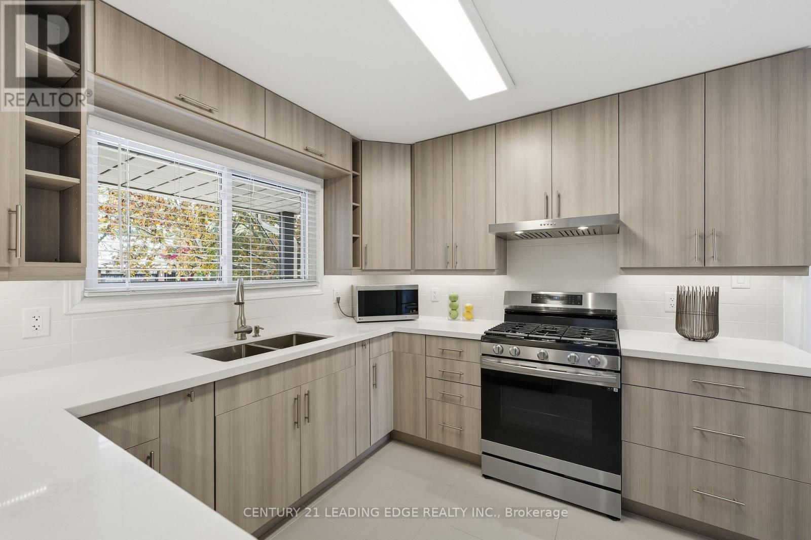 110 Holliday Drive, Whitby, Ontario  L1P 1G5 - Photo 17 - E12533624