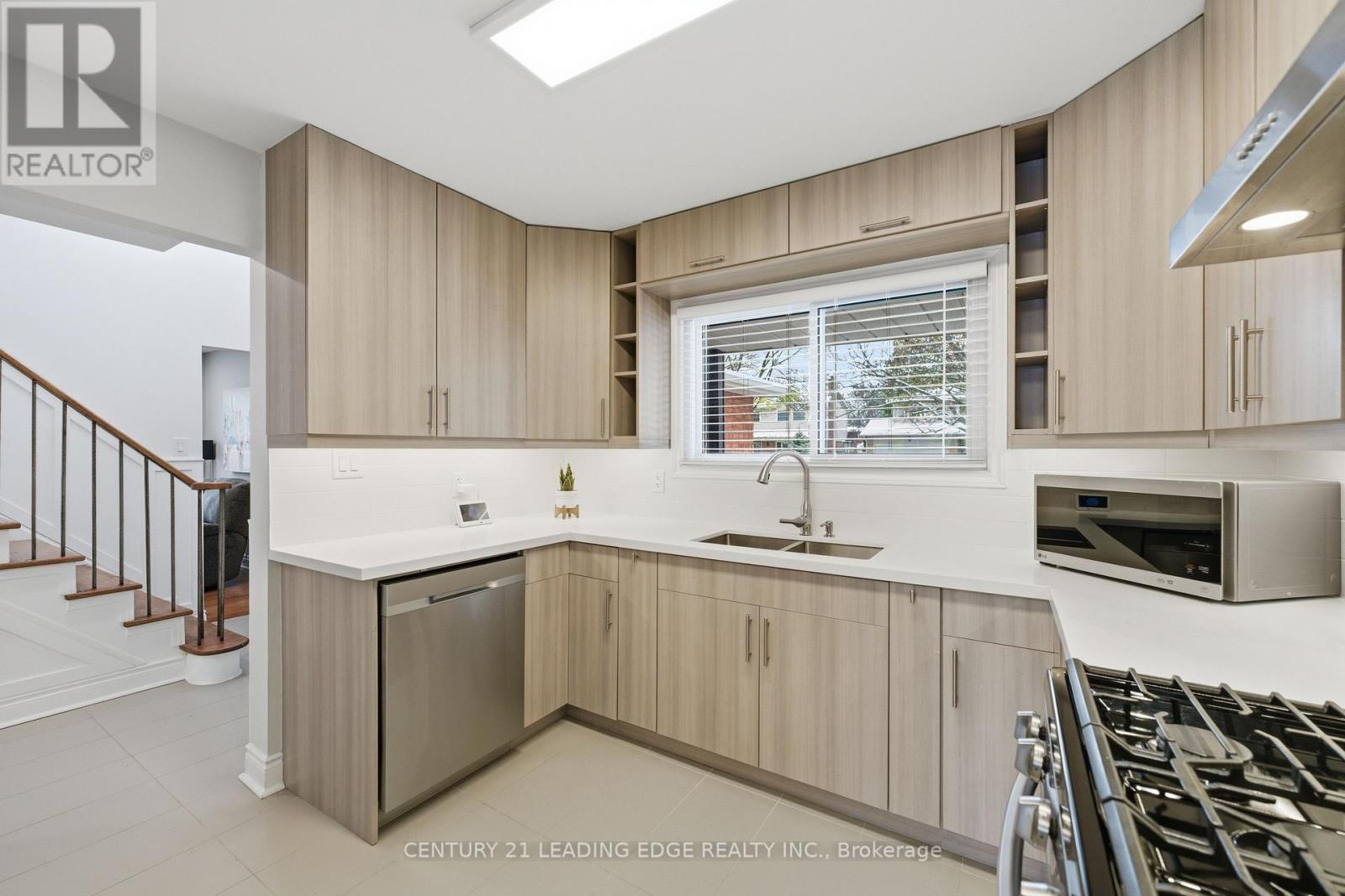 110 Holliday Drive, Whitby, Ontario  L1P 1G5 - Photo 18 - E12533624