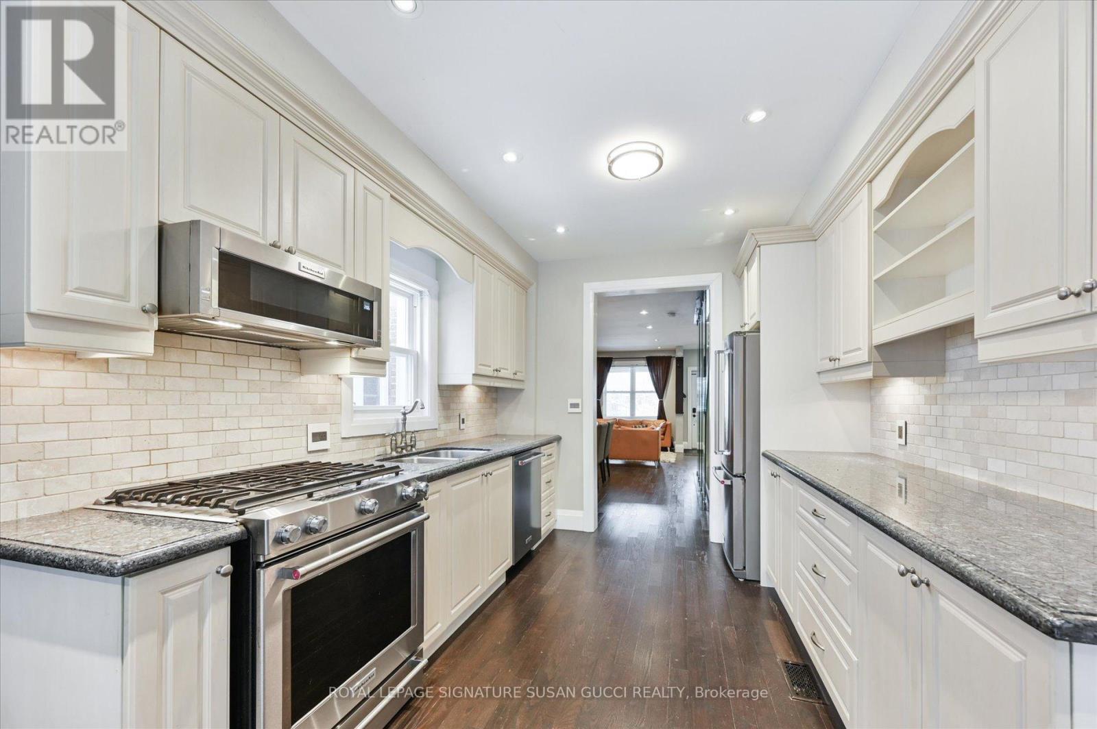 98 Frater Avenue, Toronto, Ontario  M4C 2H8 - Photo 11 - E12533678