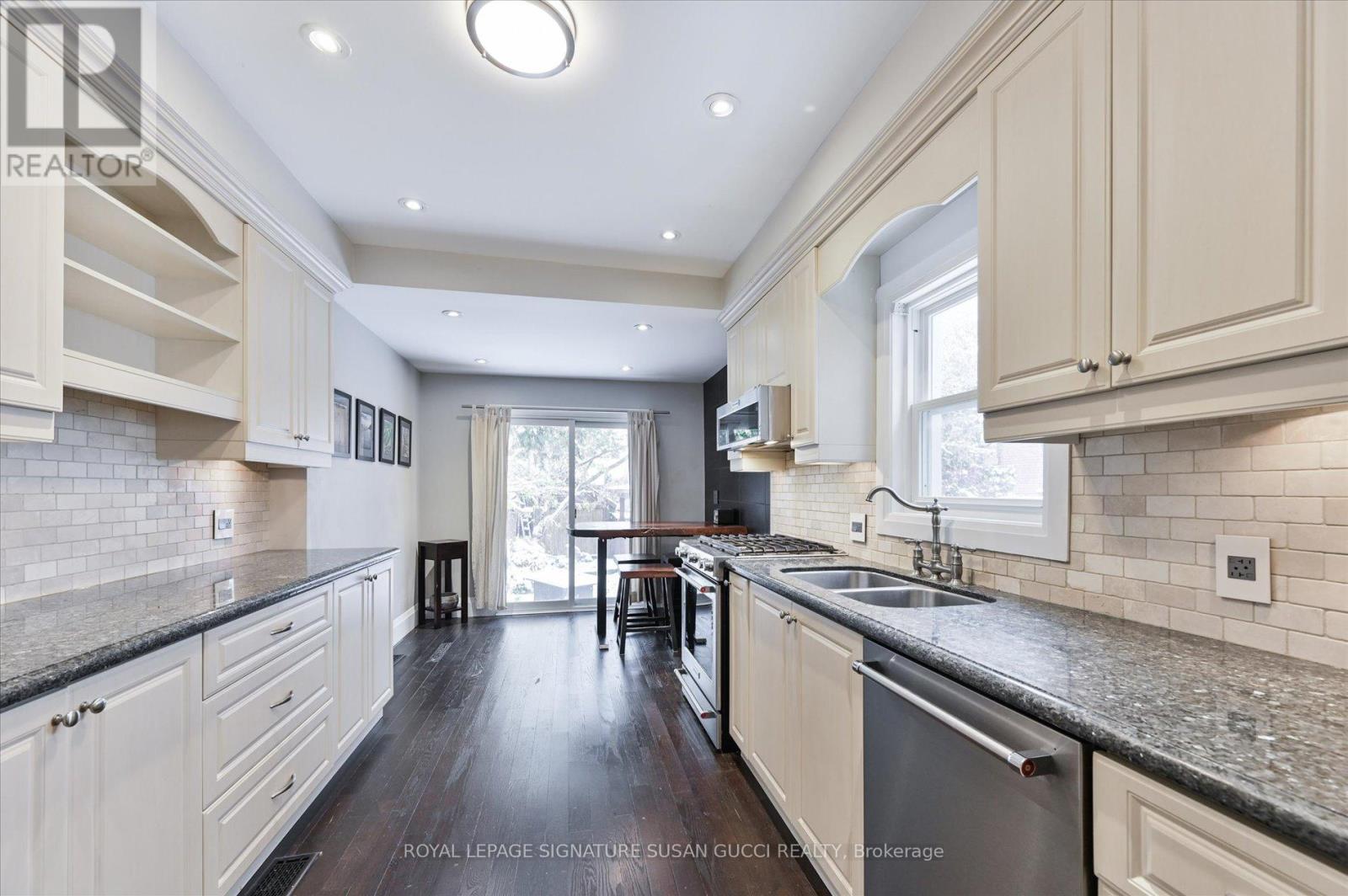 98 Frater Avenue, Toronto, Ontario  M4C 2H8 - Photo 12 - E12533678