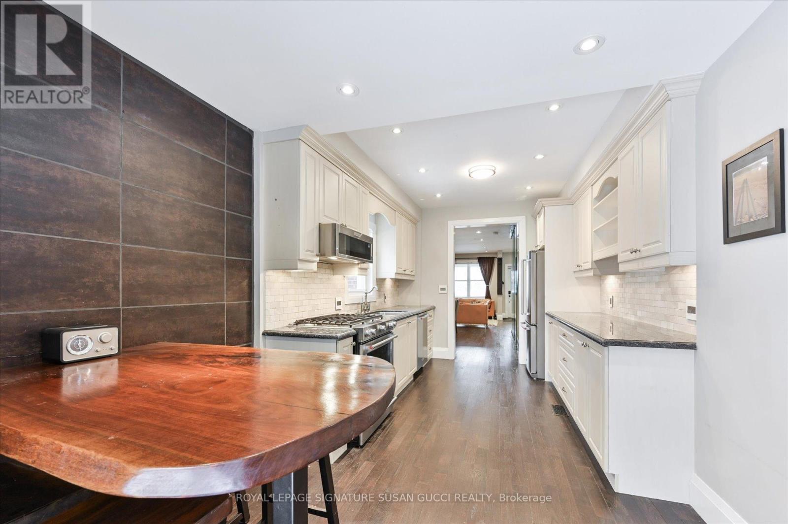 98 Frater Avenue, Toronto, Ontario  M4C 2H8 - Photo 14 - E12533678