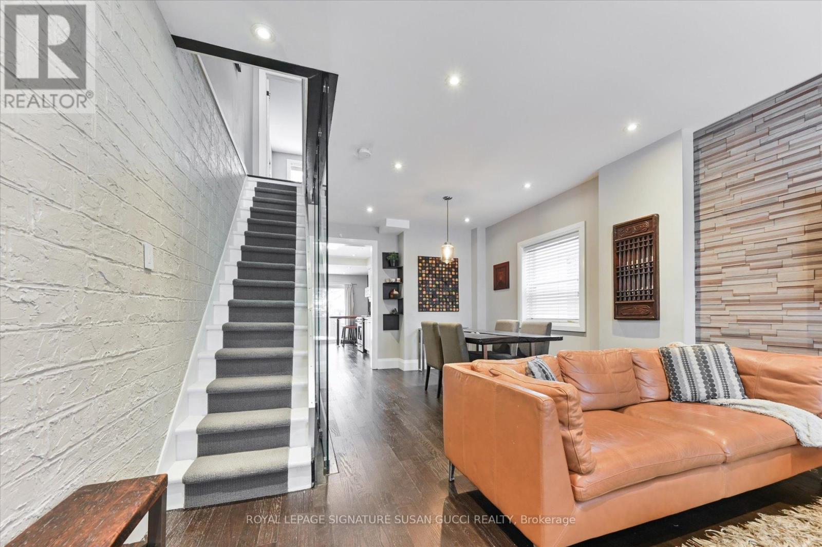 98 Frater Avenue, Toronto, Ontario  M4C 2H8 - Photo 15 - E12533678