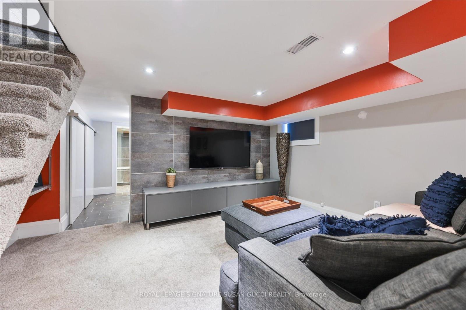 98 Frater Avenue, Toronto, Ontario  M4C 2H8 - Photo 24 - E12533678