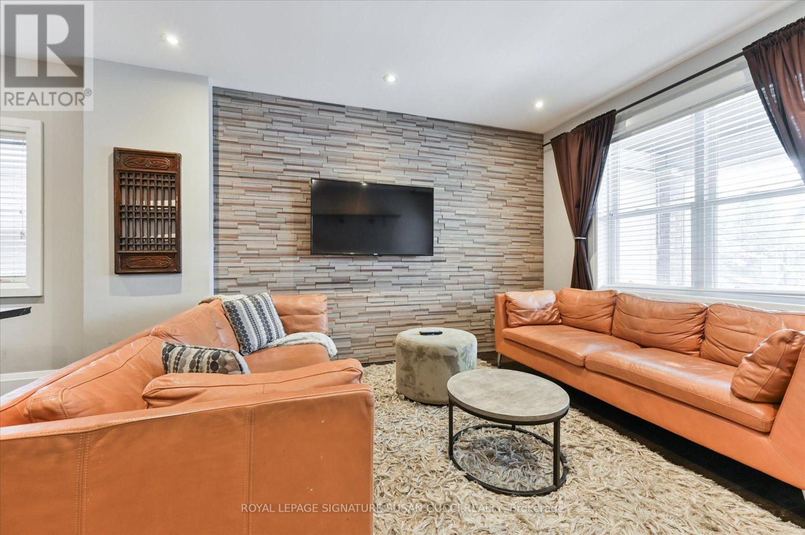 98 Frater Avenue, Toronto, Ontario  M4C 2H8 - Photo 7 - E12533678