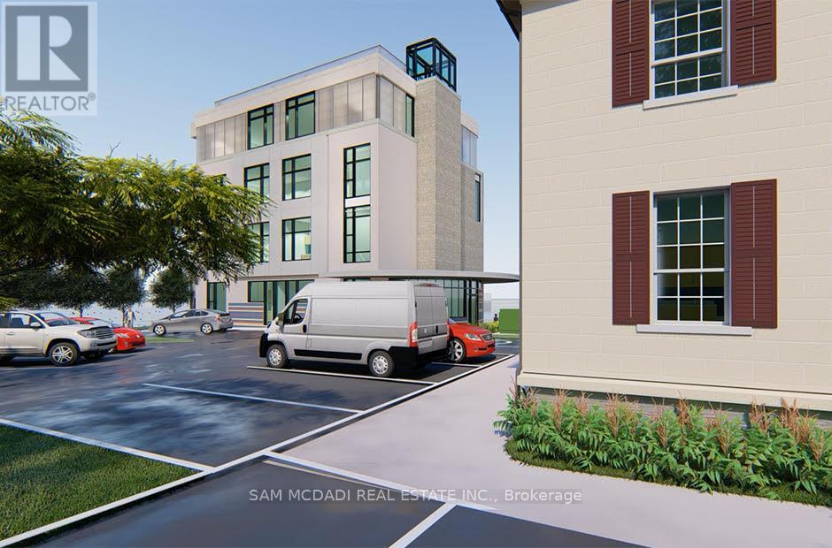 2477 Queensway Drive, Burlington, Ontario L7R 3R9 - Photo 2 - W12519848