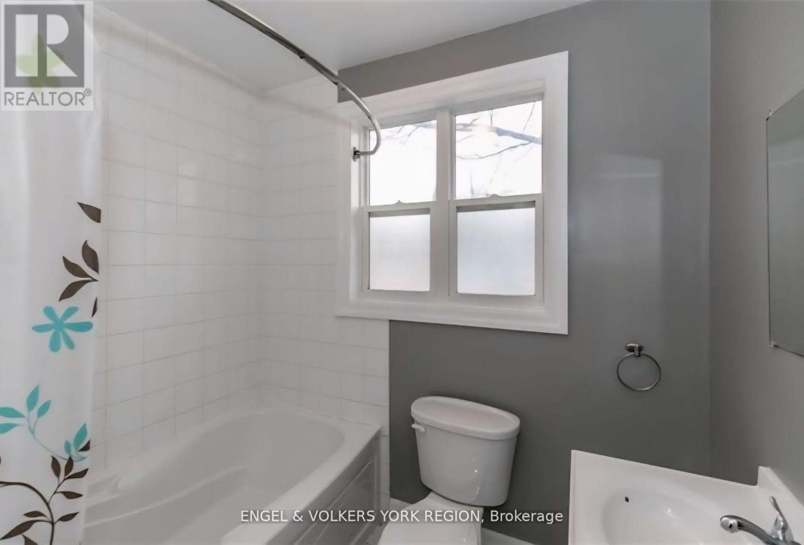 23 Lount Street, Barrie, Ontario  L4M 3E3 - Photo 13 - S12483062