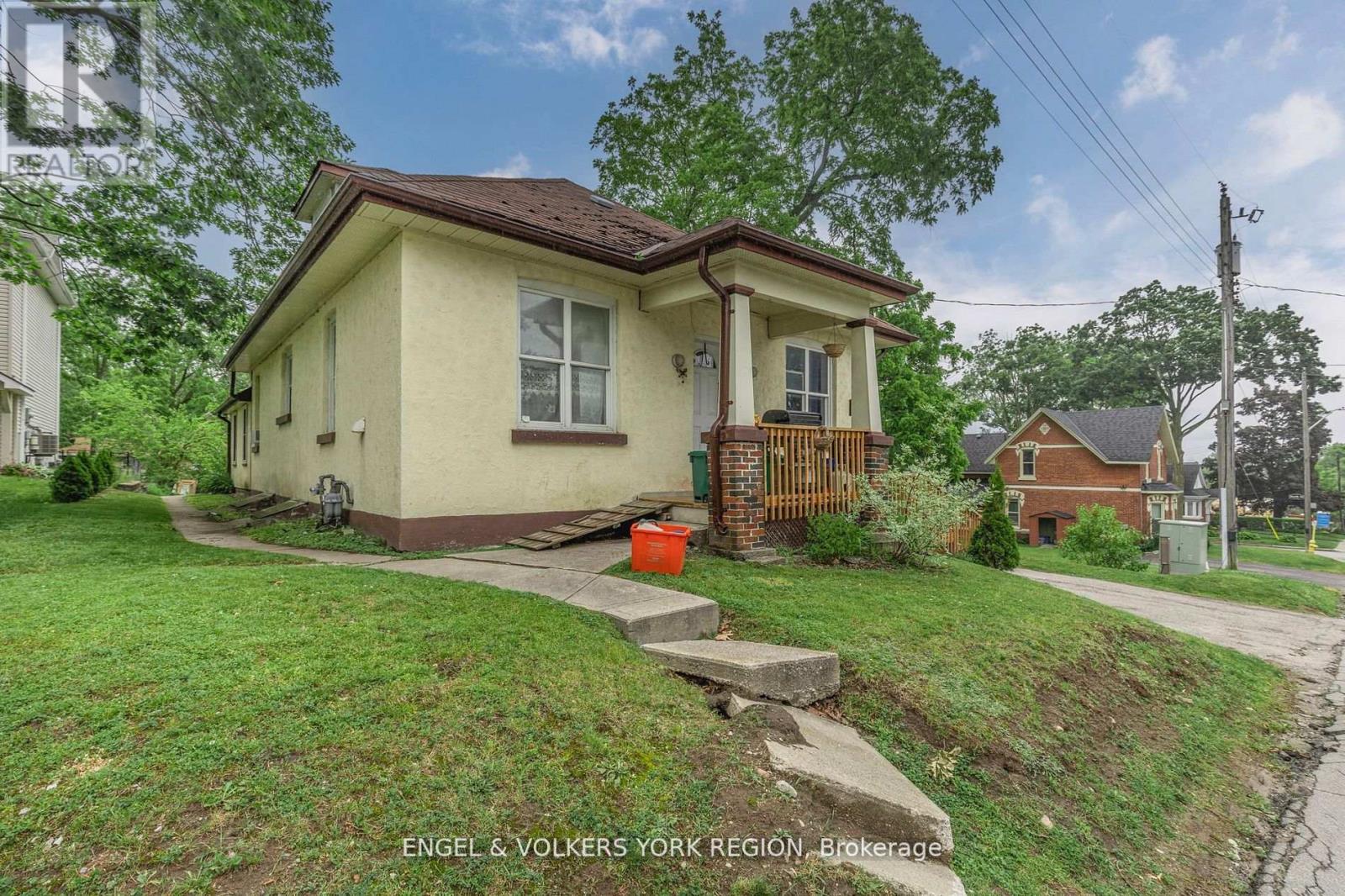 23 Lount Street, Barrie, Ontario  L4M 3E3 - Photo 2 - S12483062