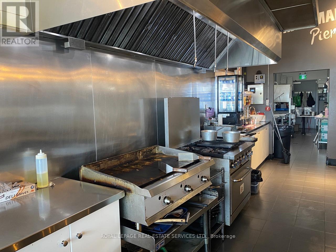 655 Parkside Drive, Waterloo, Ontario N2L 0C7 - Photo 9 - X12497274