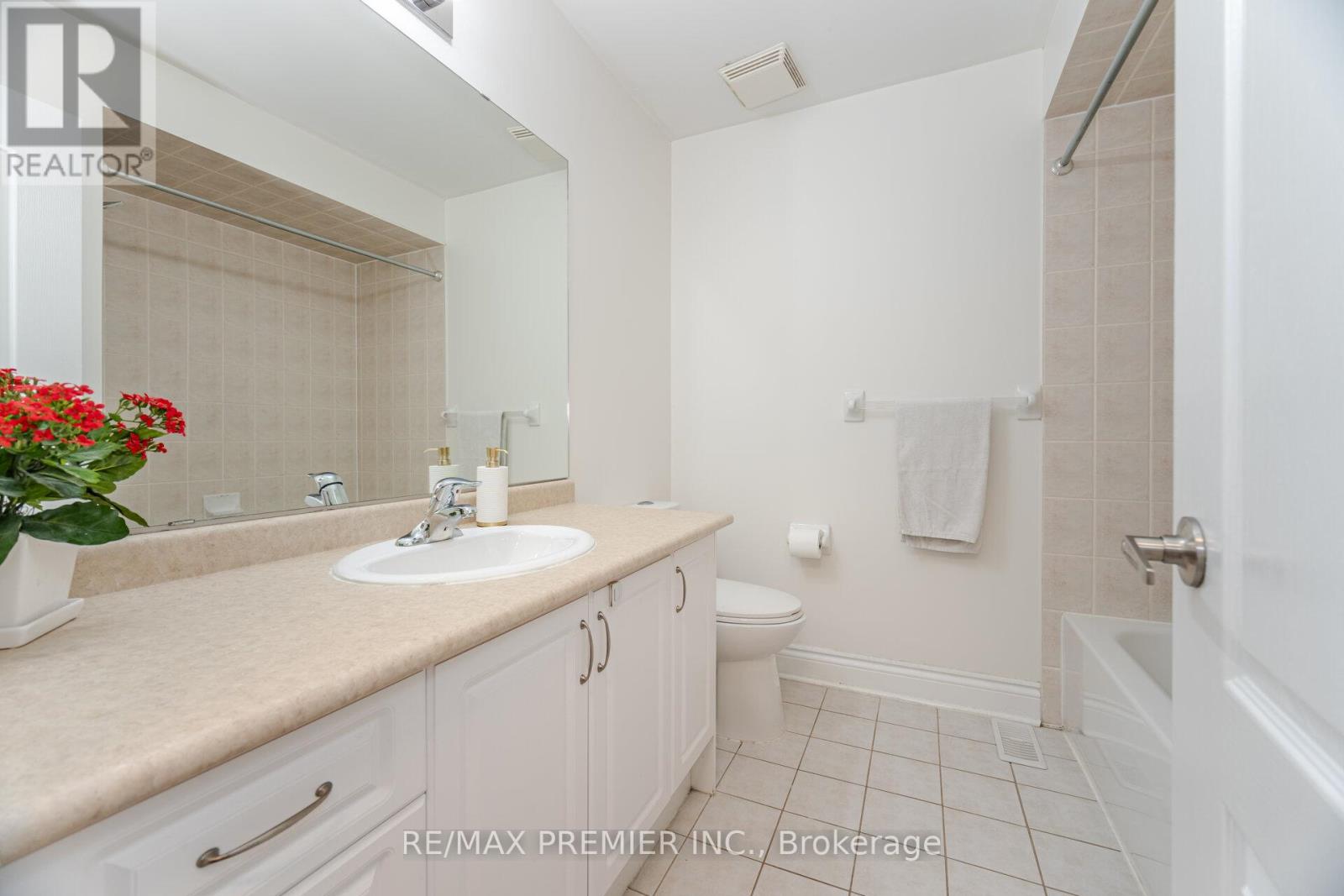 117 Professor Day Drive, Bradford West Gwillimbury (Bradford), Ontario  L3Z 3C1 - Photo 27 - N12533602