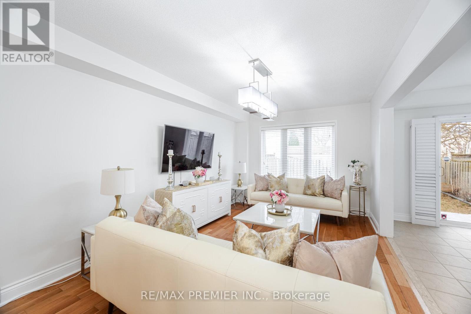 117 Professor Day Drive, Bradford West Gwillimbury (Bradford), Ontario  L3Z 3C1 - Photo 9 - N12533602