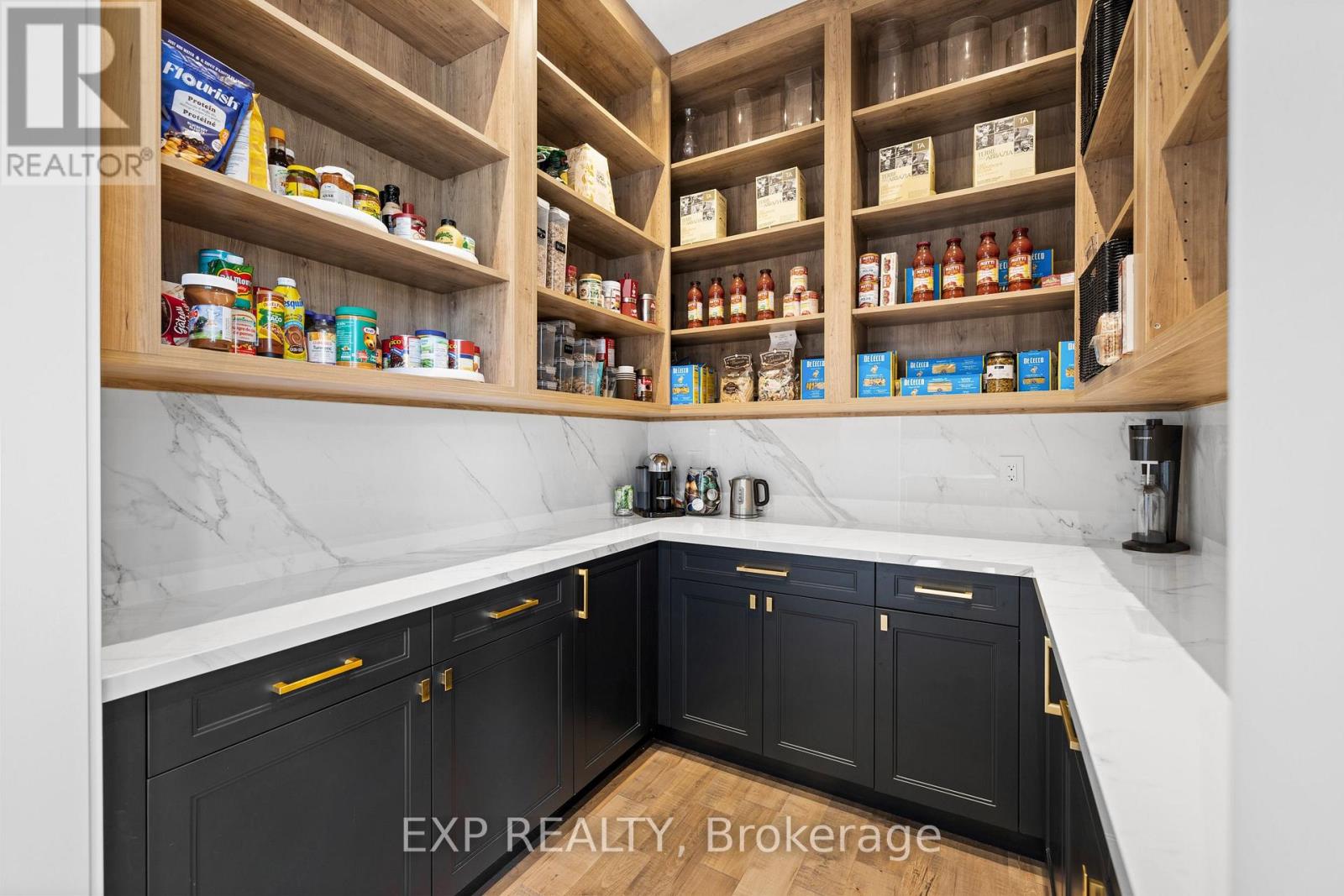 39 Orlin Chappel Court, King, Ontario  L7B 0P6 - Photo 14 - N12533636