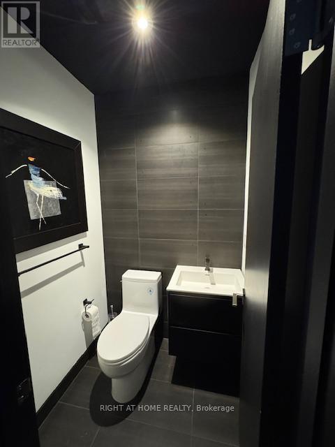 5 Main - 242 Applewood Crescent, Vaughan, Ontario  L4K 4E5 - Photo 11 - N12533640