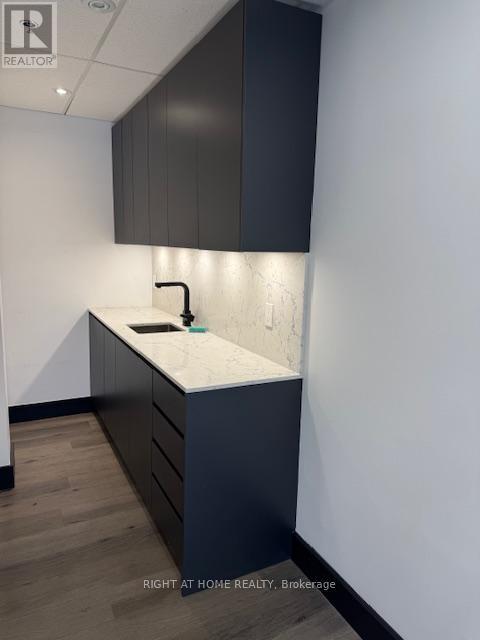 5 Main - 242 Applewood Crescent, Vaughan, Ontario  L4K 4E5 - Photo 8 - N12533640