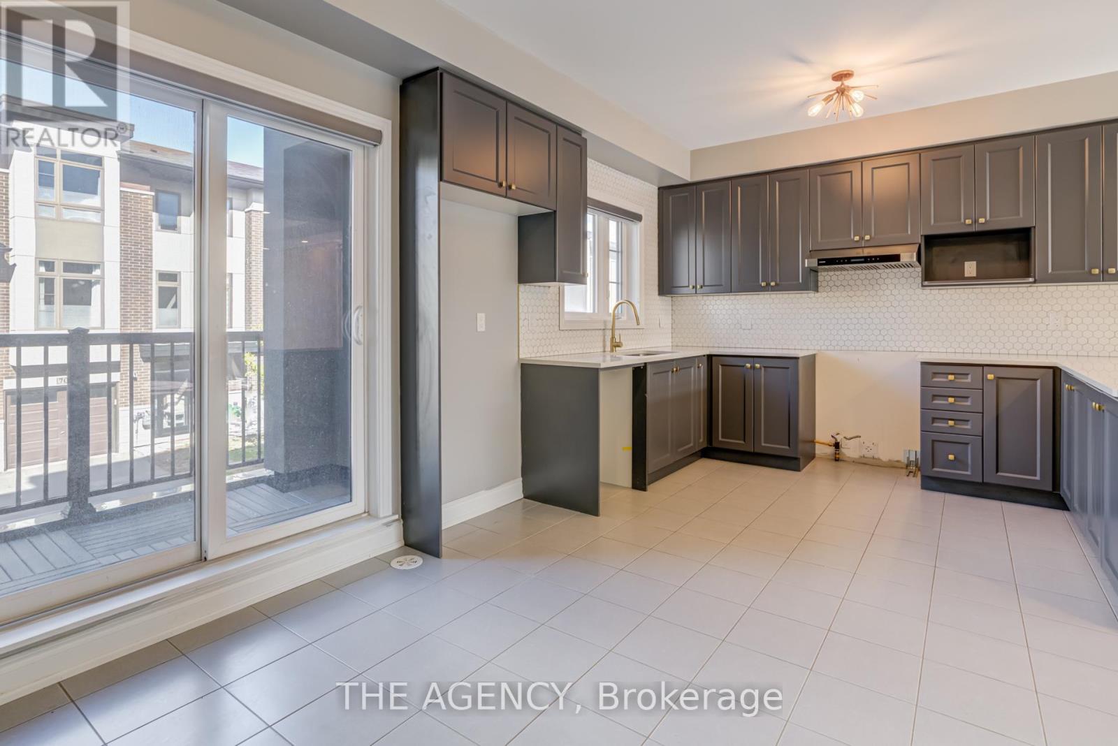 301 - 250 Finch Avenue, Pickering, Ontario  L1V 0G6 - Photo 17 - E12514708