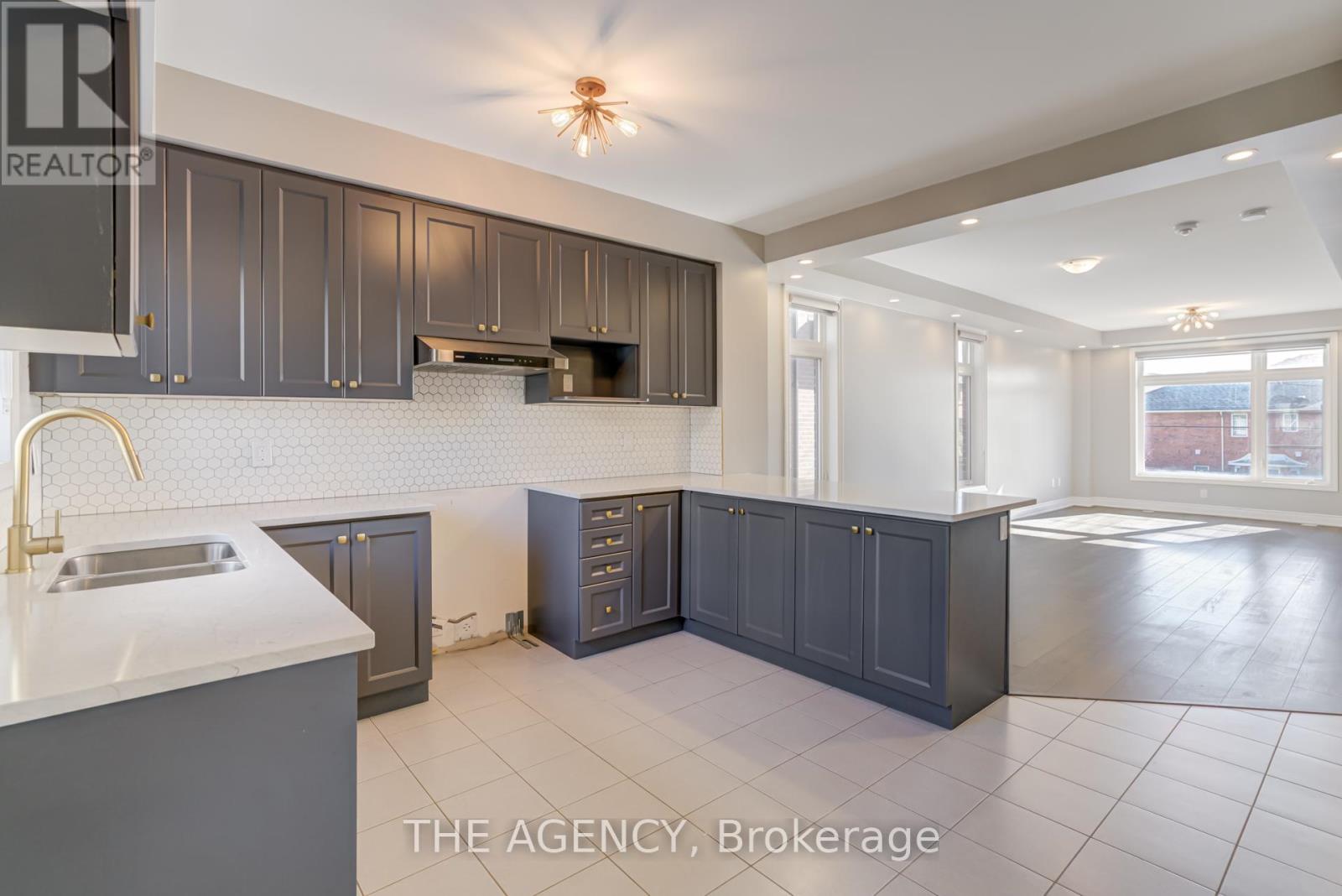 301 - 250 Finch Avenue, Pickering, Ontario  L1V 0G6 - Photo 15 - E12514708