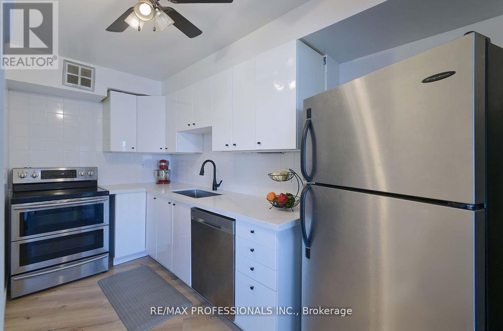 310 - 475 The West Mall, Toronto, Ontario  M9C 4Z3 - Photo 11 - W12533552