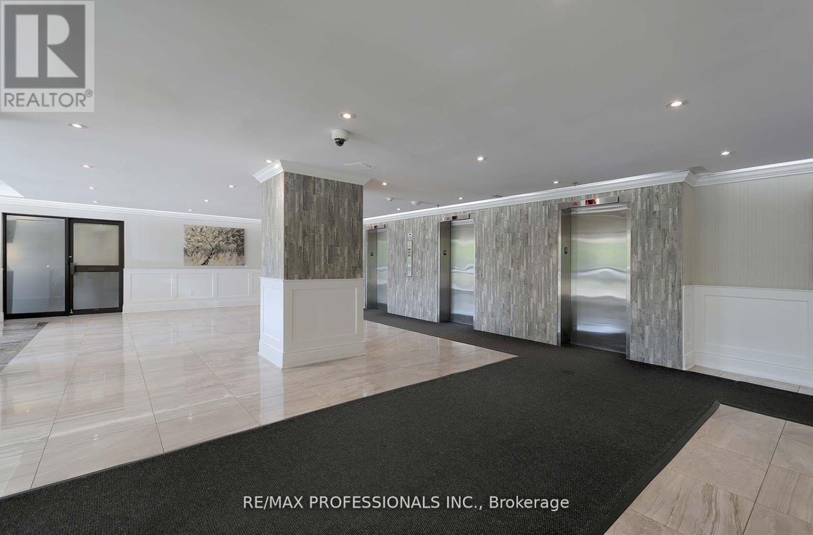 310 - 475 The West Mall, Toronto, Ontario  M9C 4Z3 - Photo 4 - W12533552