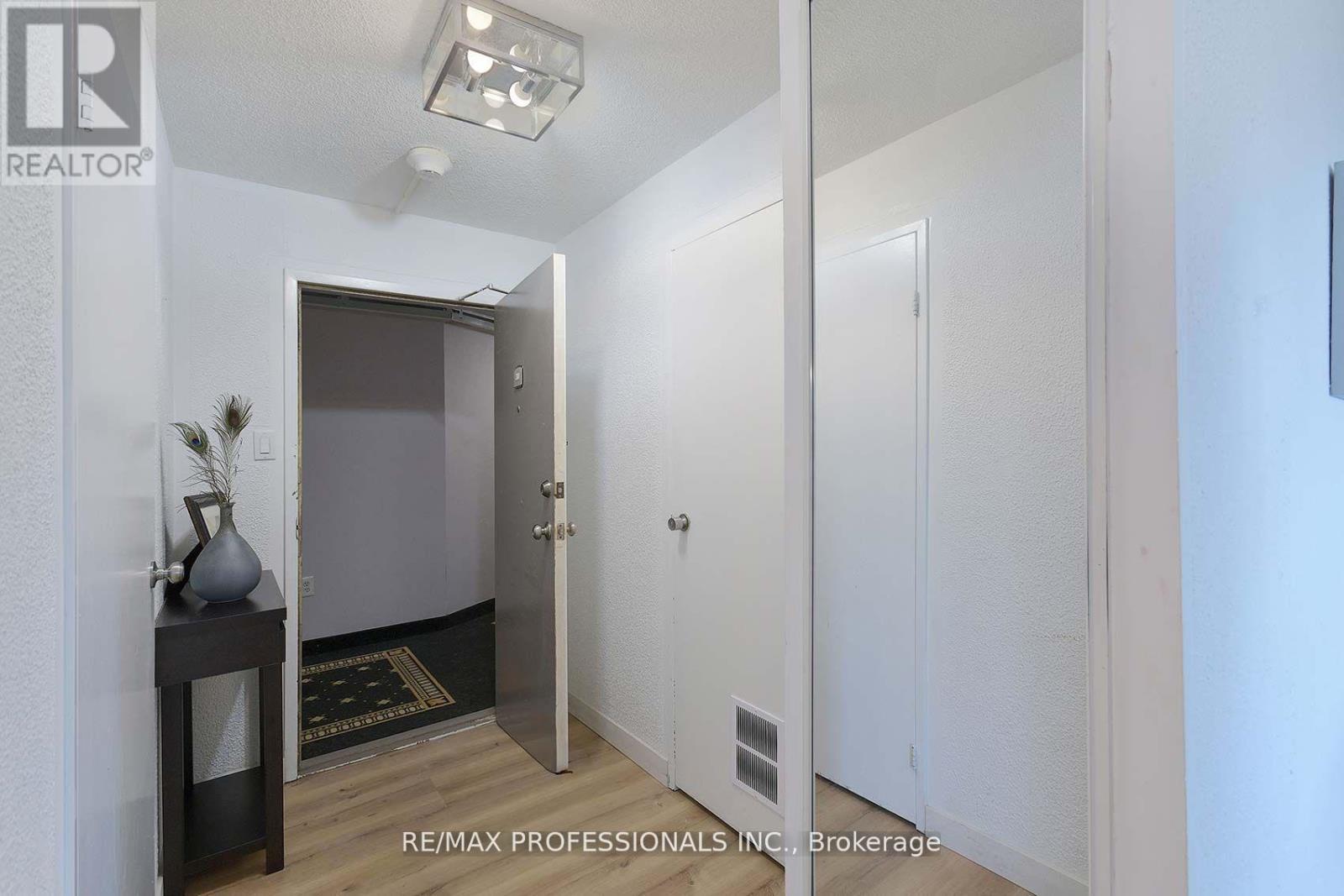 310 - 475 The West Mall, Toronto, Ontario  M9C 4Z3 - Photo 5 - W12533552