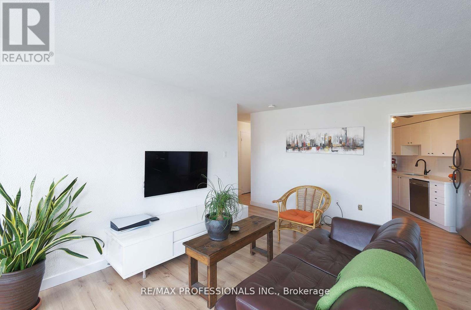 310 - 475 The West Mall, Toronto, Ontario  M9C 4Z3 - Photo 7 - W12533552