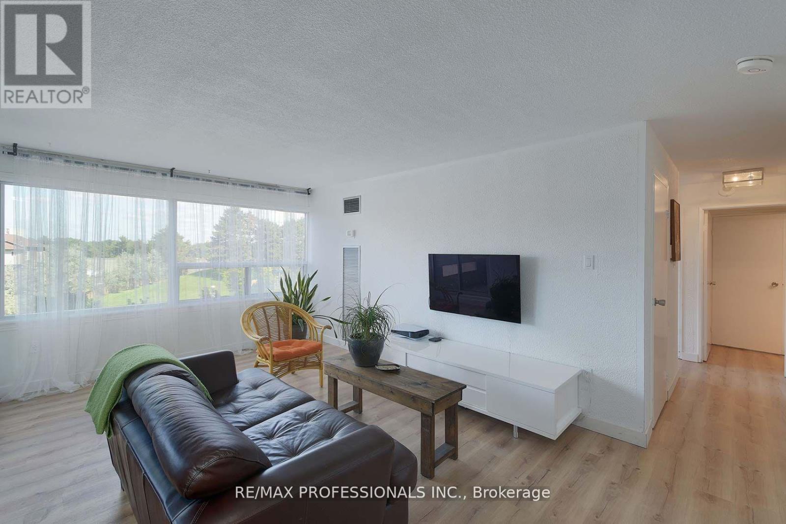 310 - 475 The West Mall, Toronto, Ontario  M9C 4Z3 - Photo 9 - W12533552