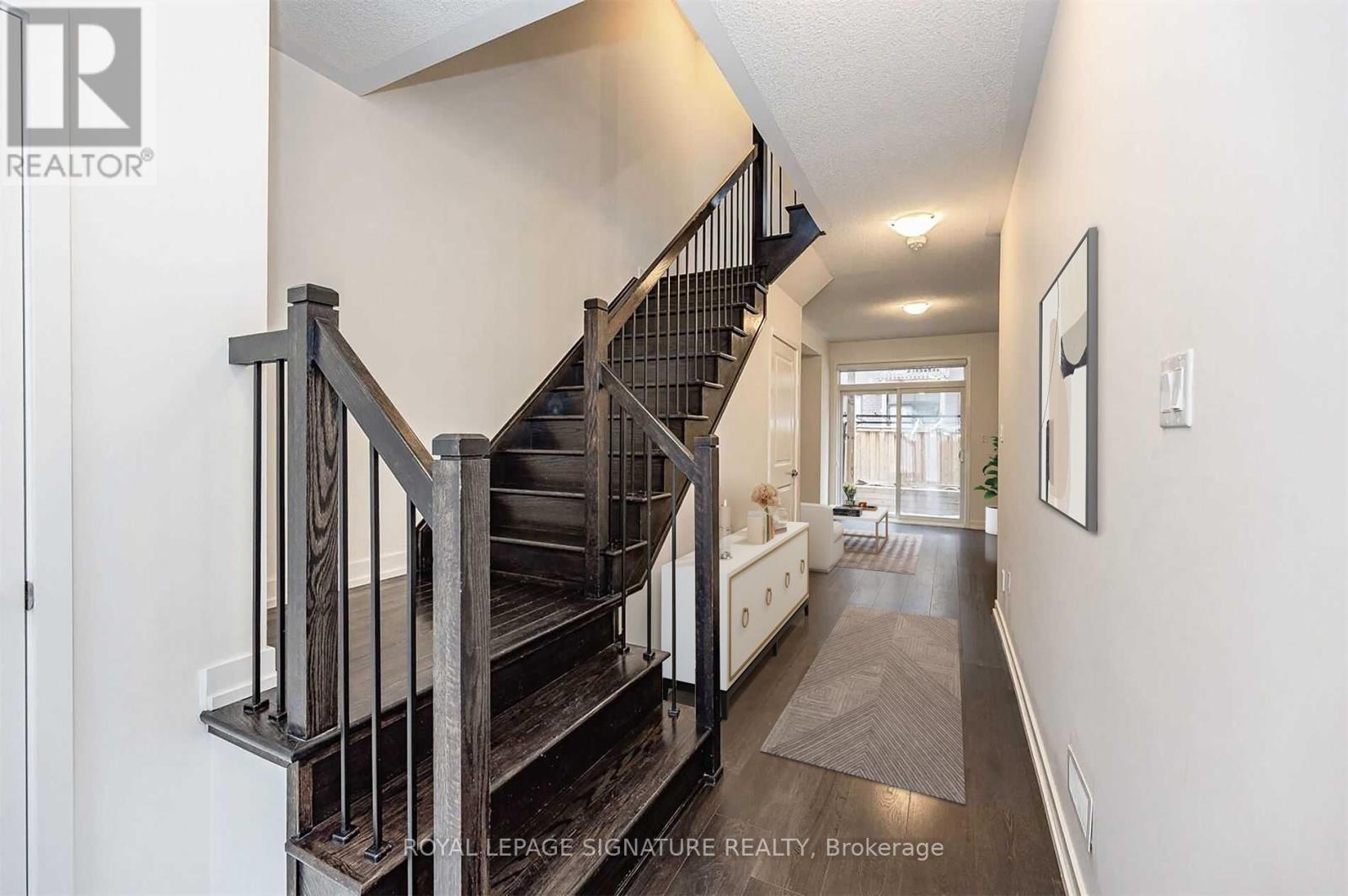 300 Squire Crescent, Oakville, Ontario  L6H 0L8 - Photo 2 - W12533564