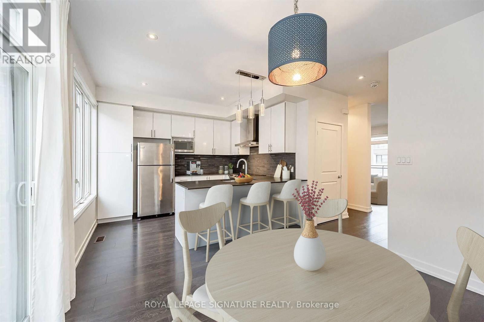 300 Squire Crescent, Oakville, Ontario  L6H 0L8 - Photo 6 - W12533564