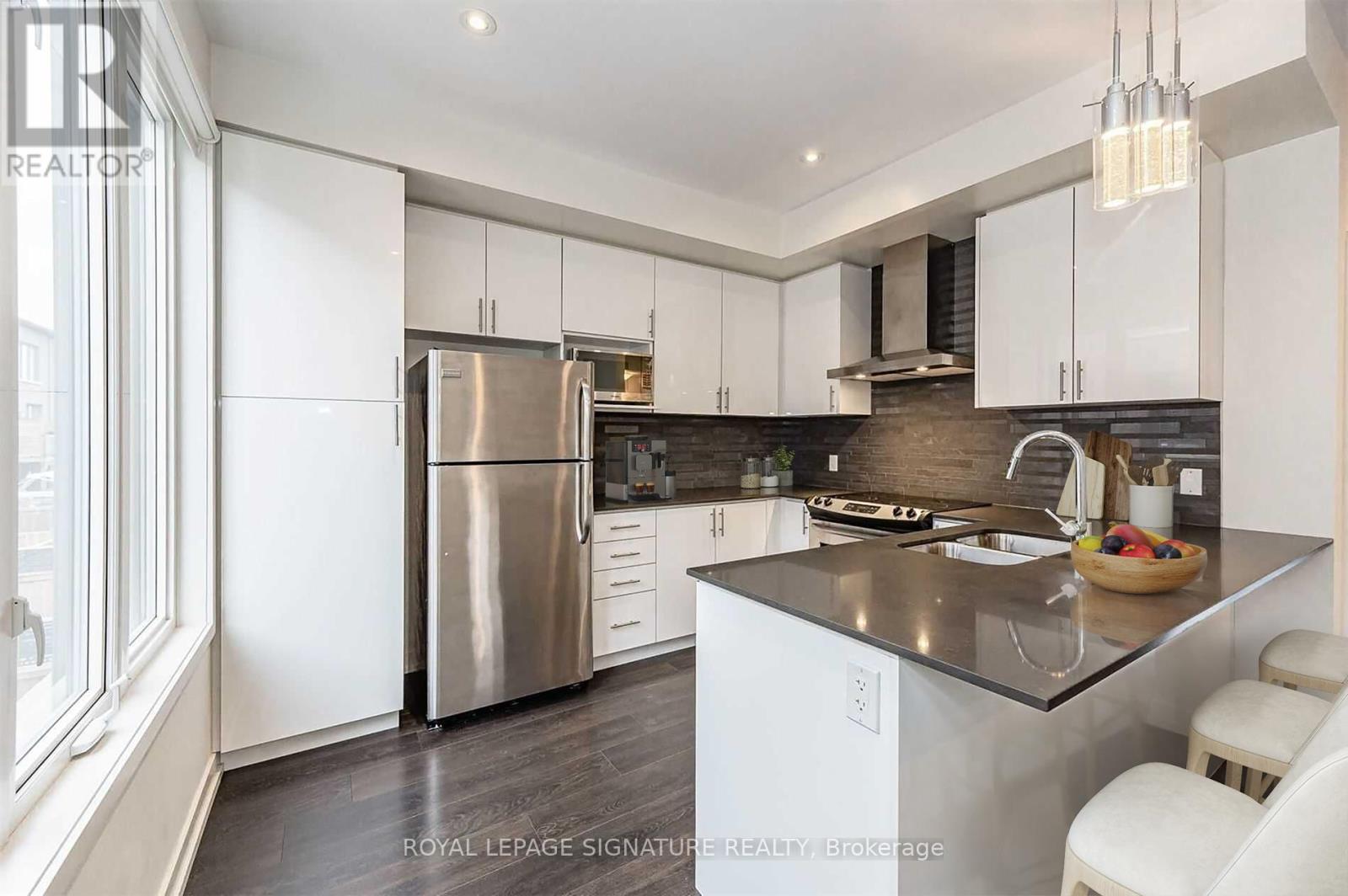 300 Squire Crescent, Oakville, Ontario  L6H 0L8 - Photo 7 - W12533564