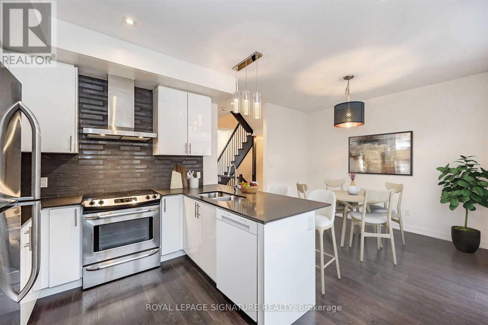 300 Squire Crescent, Oakville, Ontario  L6H 0L8 - Photo 8 - W12533564