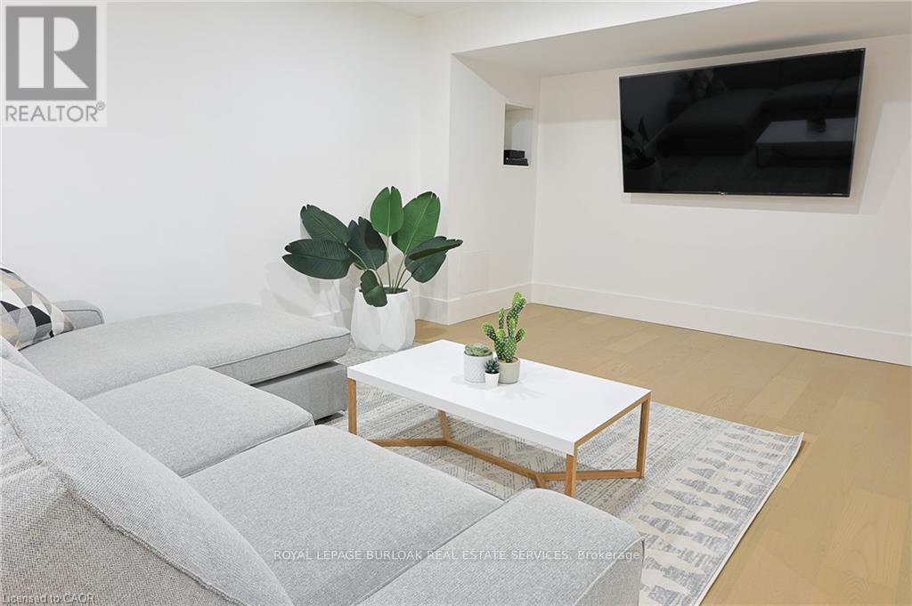 5427 Anthony Place, Burlington, Ontario  L7L 3G9 - Photo 35 - W12533570