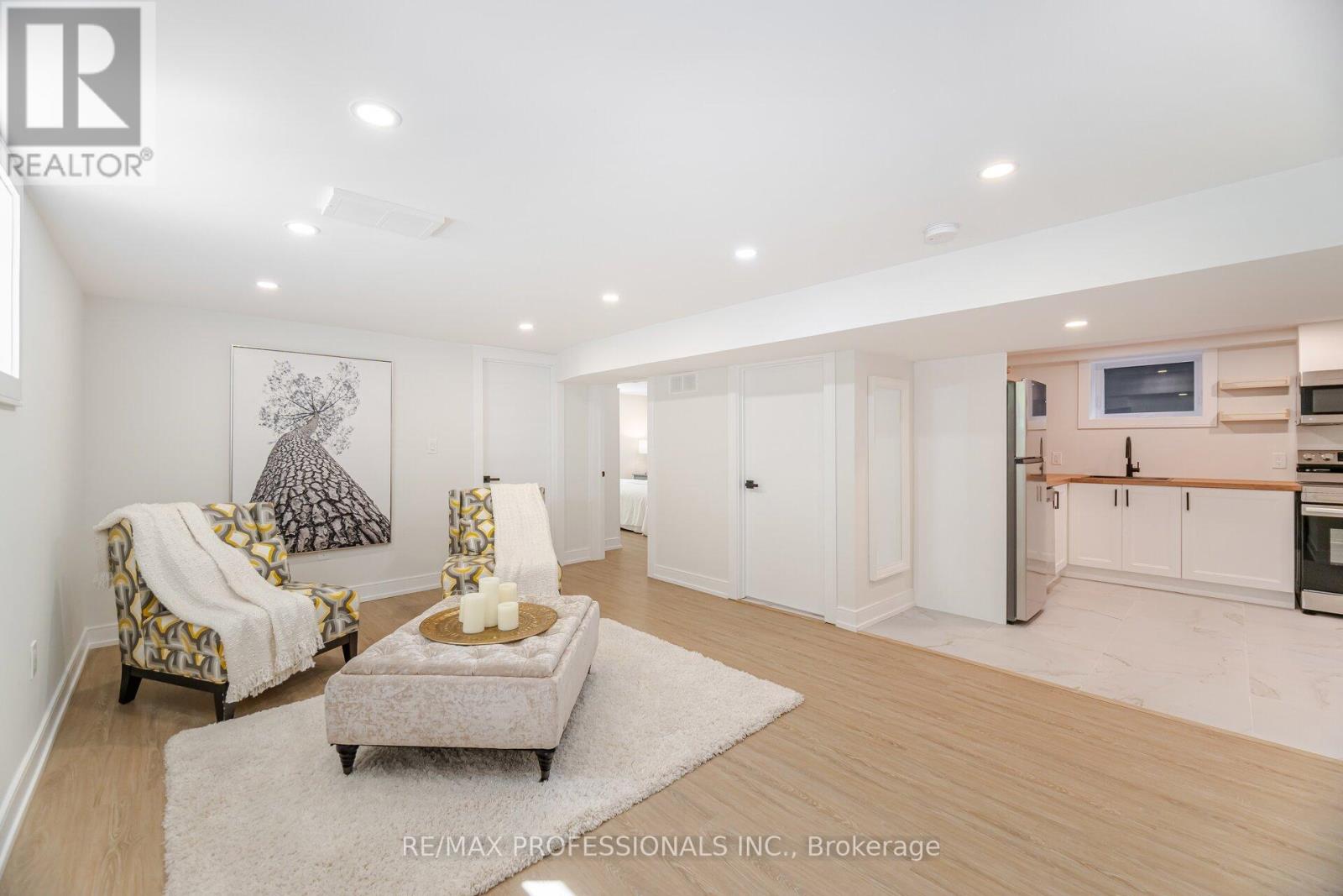 Bsmt - 4 Lloyd Manor Road, Toronto, Ontario  M9B 5H6 - Photo 11 - W12533574