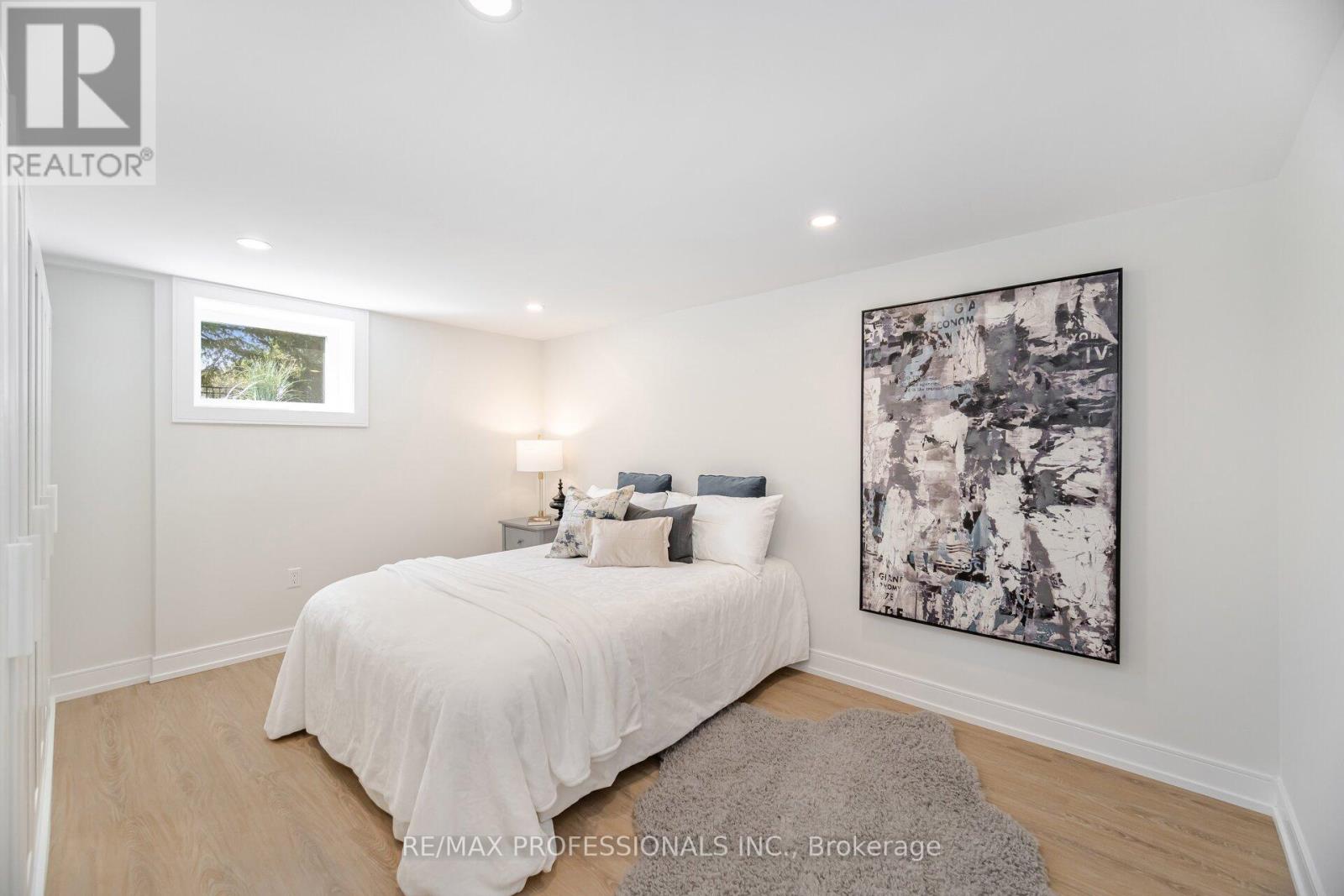 Bsmt - 4 Lloyd Manor Road, Toronto, Ontario  M9B 5H6 - Photo 12 - W12533574