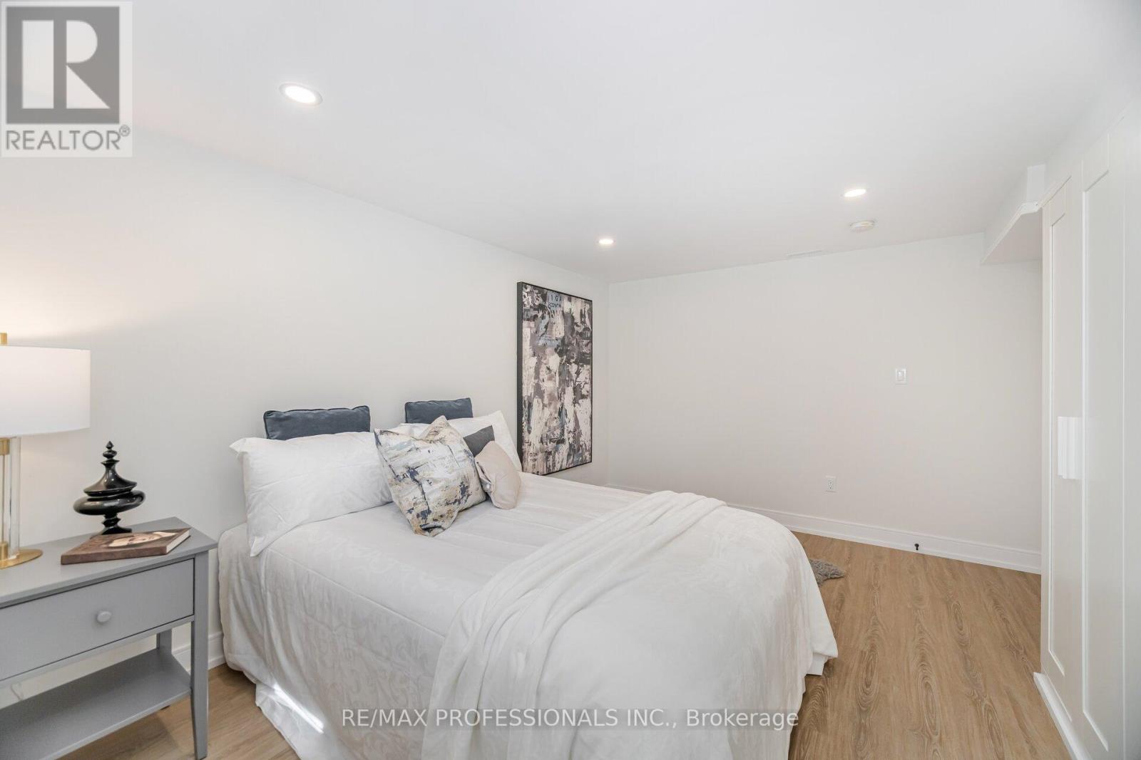 Bsmt - 4 Lloyd Manor Road, Toronto, Ontario  M9B 5H6 - Photo 13 - W12533574