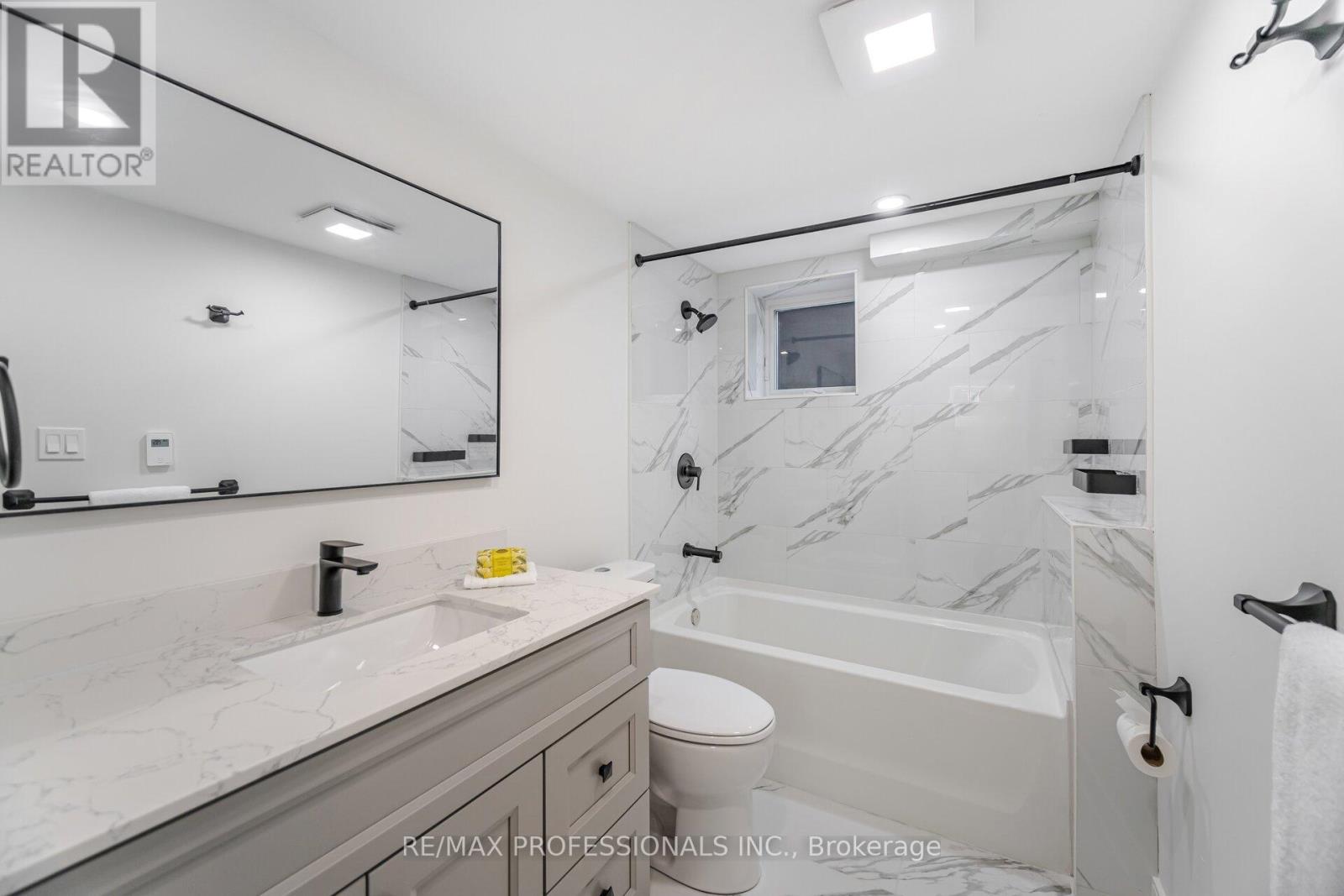 Bsmt - 4 Lloyd Manor Road, Toronto, Ontario  M9B 5H6 - Photo 14 - W12533574