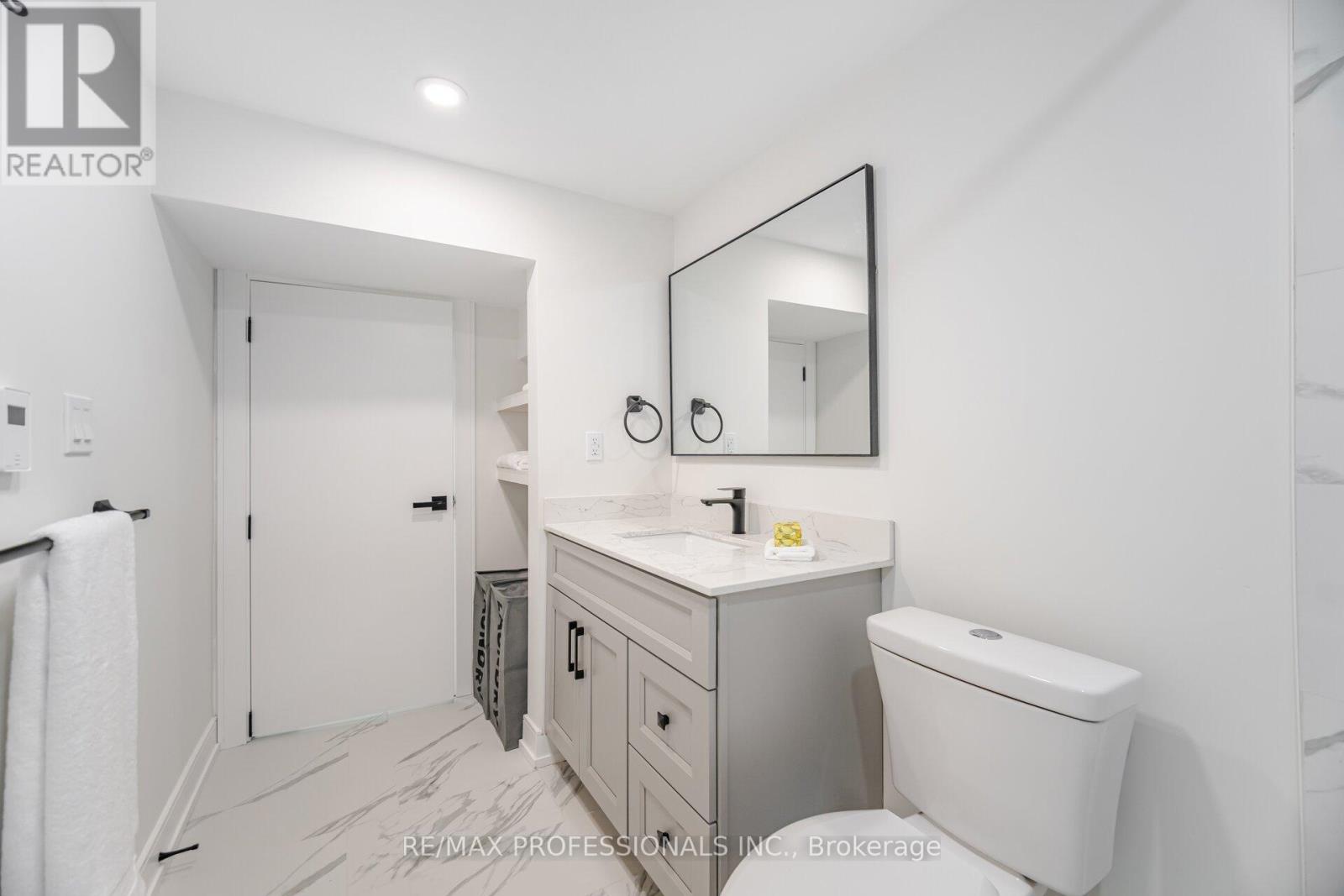 Bsmt - 4 Lloyd Manor Road, Toronto, Ontario  M9B 5H6 - Photo 15 - W12533574