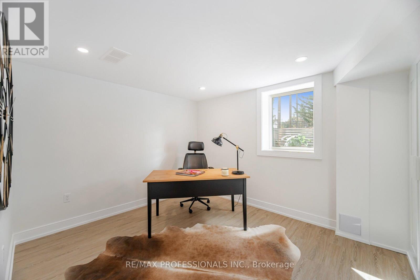 Bsmt - 4 Lloyd Manor Road, Toronto, Ontario  M9B 5H6 - Photo 16 - W12533574