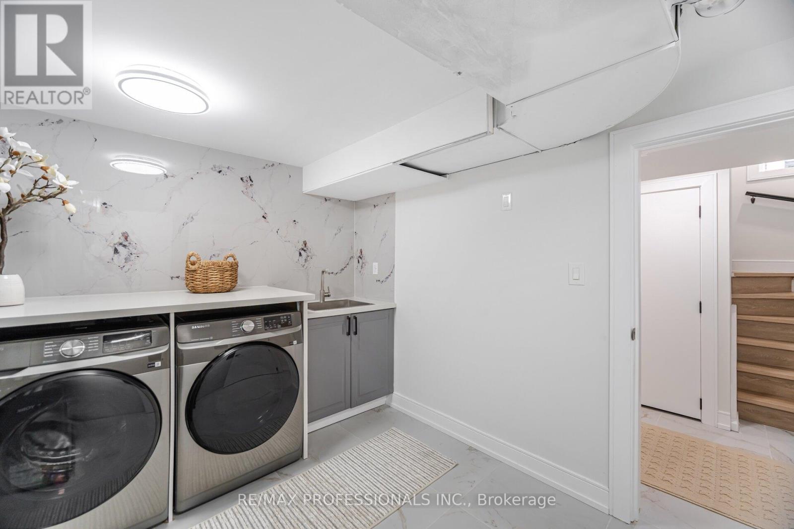 Bsmt - 4 Lloyd Manor Road, Toronto, Ontario  M9B 5H6 - Photo 18 - W12533574