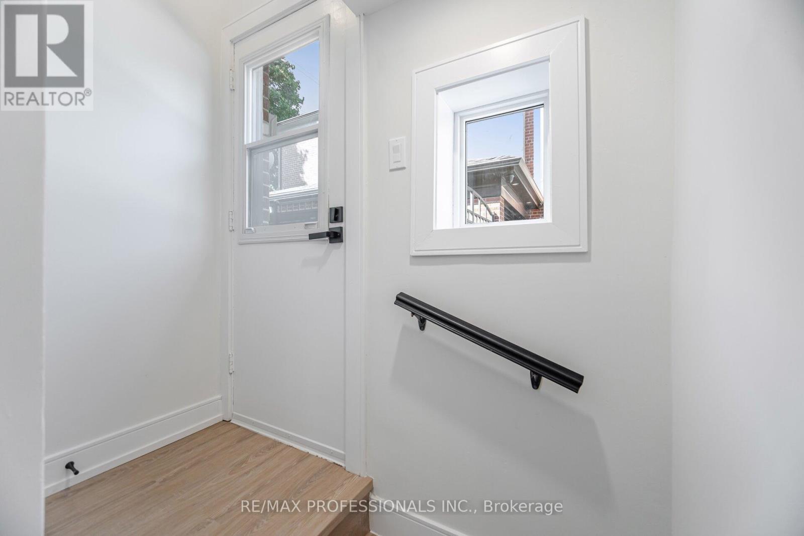 Bsmt - 4 Lloyd Manor Road, Toronto, Ontario  M9B 5H6 - Photo 4 - W12533574