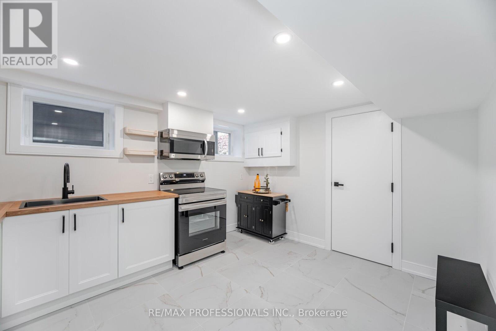 Bsmt - 4 Lloyd Manor Road, Toronto, Ontario  M9B 5H6 - Photo 6 - W12533574