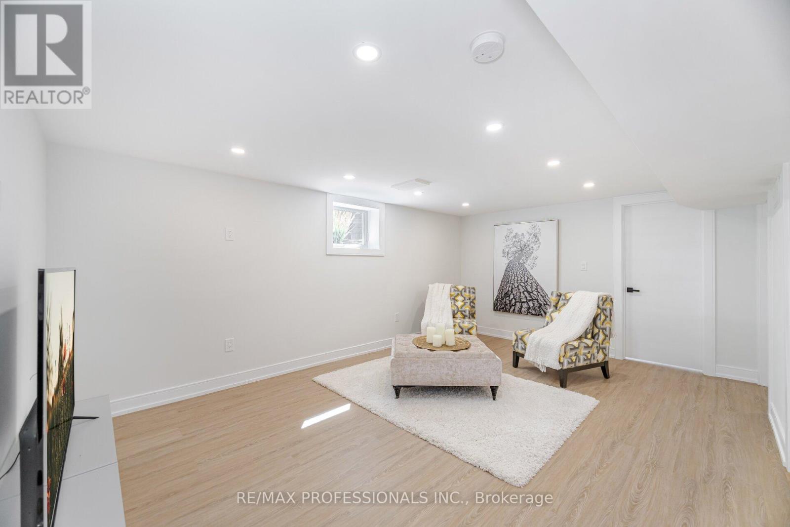 Bsmt - 4 Lloyd Manor Road, Toronto, Ontario  M9B 5H6 - Photo 9 - W12533574