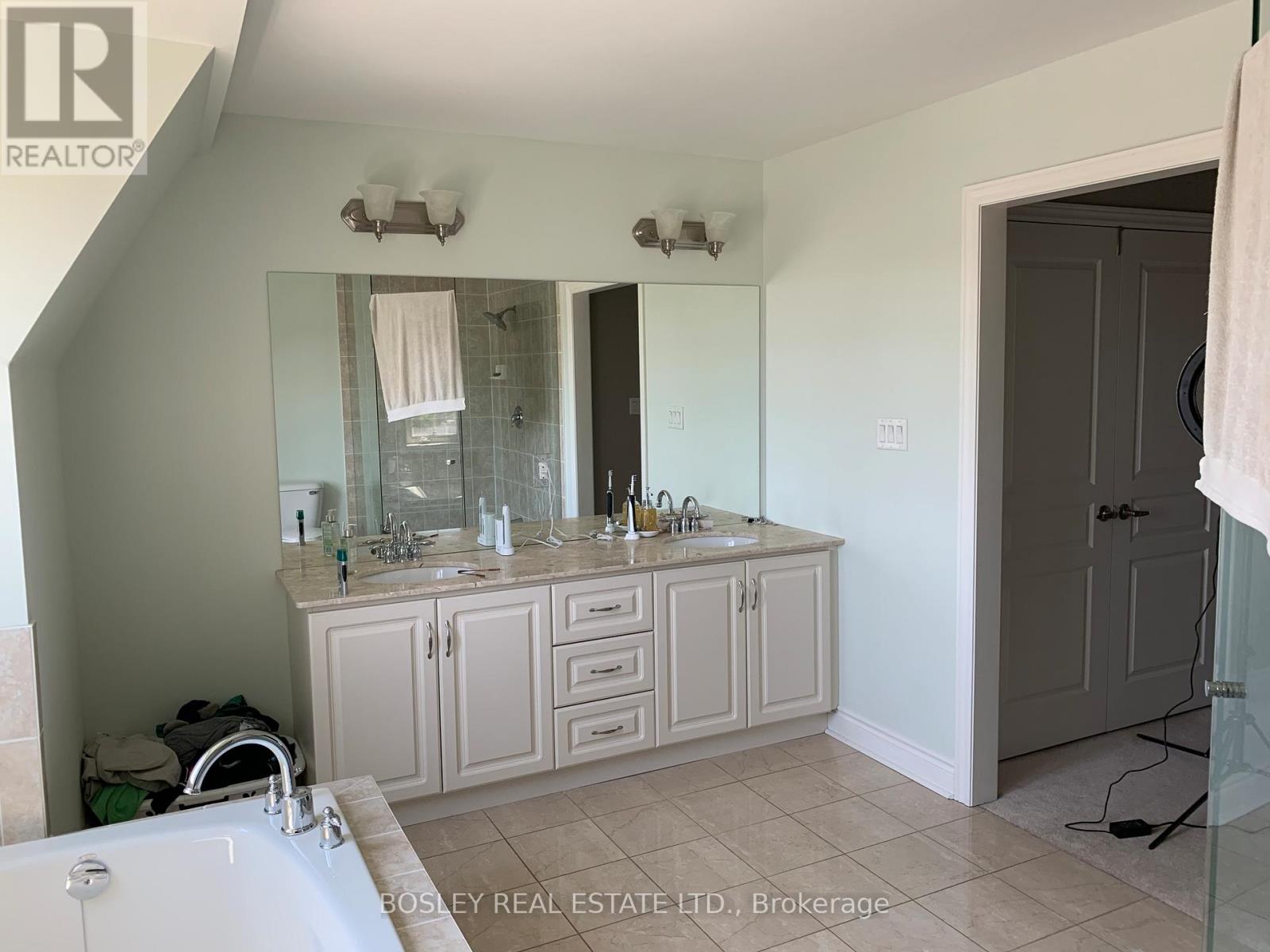 10 Mendota Road, Toronto, Ontario  M8Y 1E8 - Photo 17 - W12533604