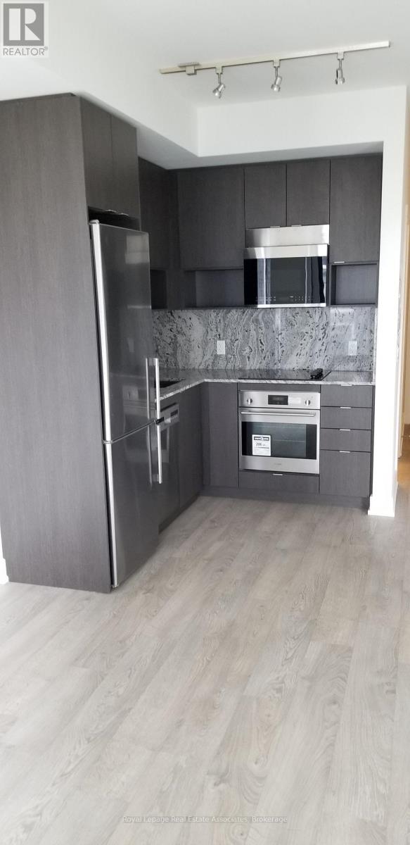 921 - 9 Mabelle Avenue, Toronto, Ontario  M9A 0E1 - Photo 3 - W12533606