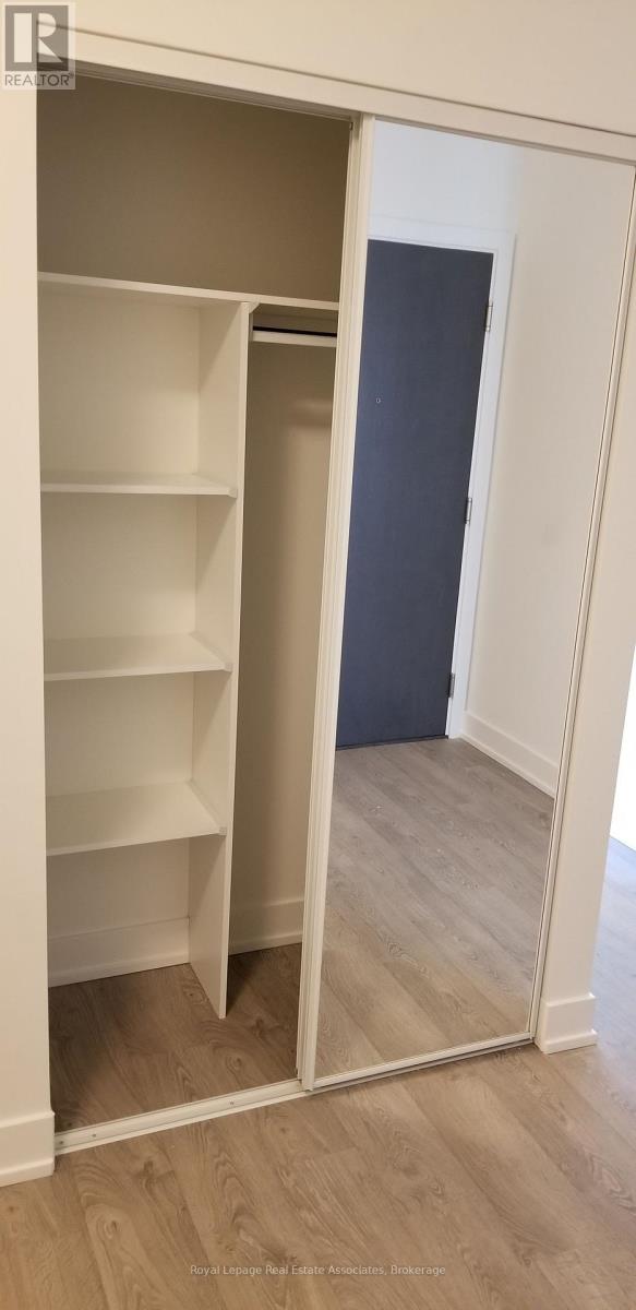 921 - 9 Mabelle Avenue, Toronto, Ontario  M9A 0E1 - Photo 7 - W12533606