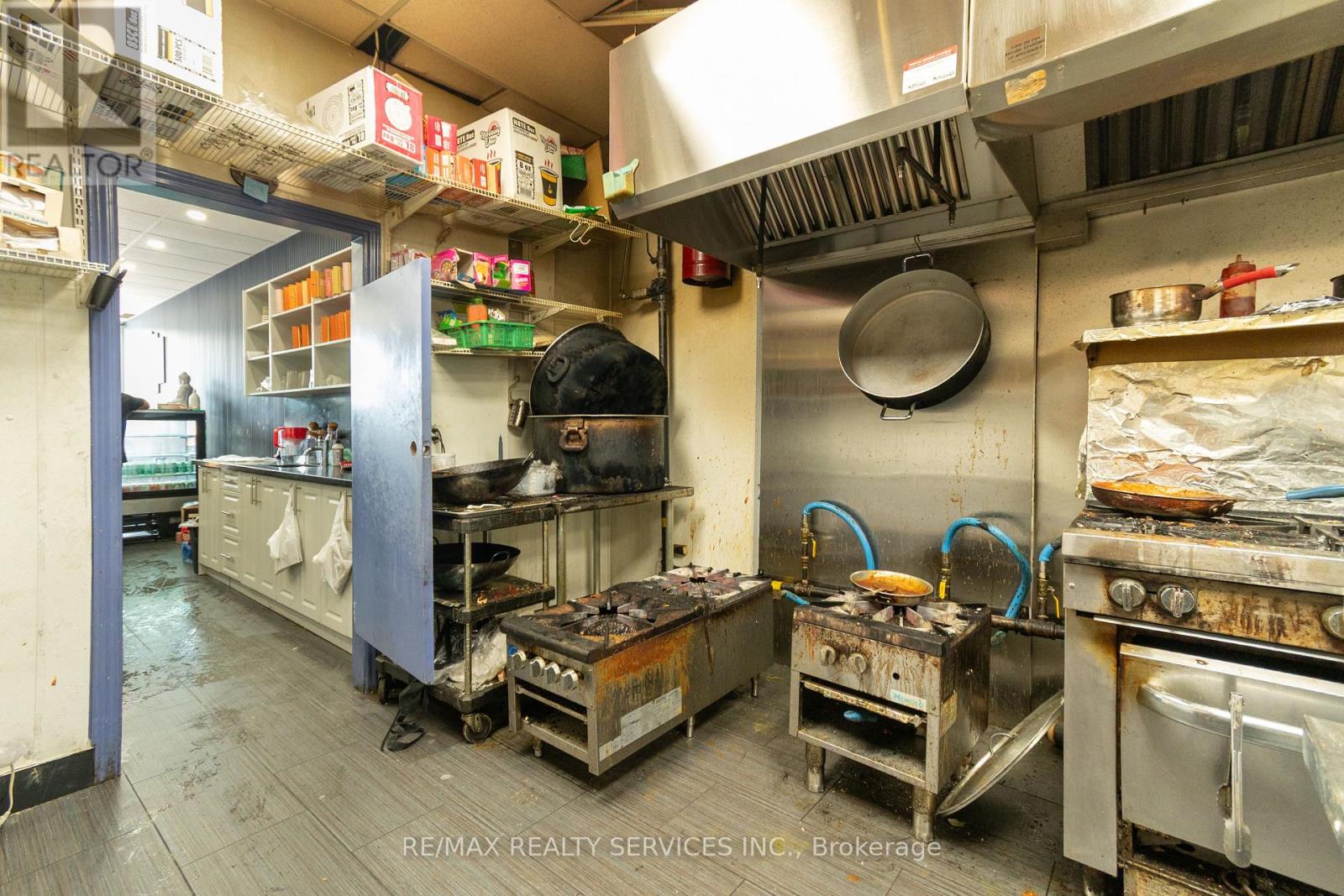 1289 Marlborough Court, Oakville, Ontario  L6H 2R9 - Photo 14 - W12533646