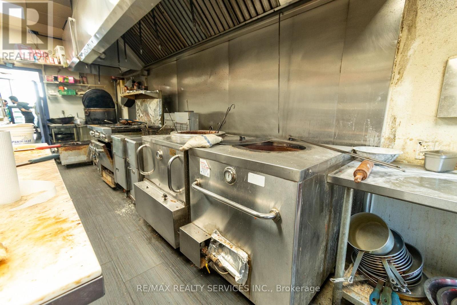 1289 Marlborough Court, Oakville, Ontario  L6H 2R9 - Photo 17 - W12533646