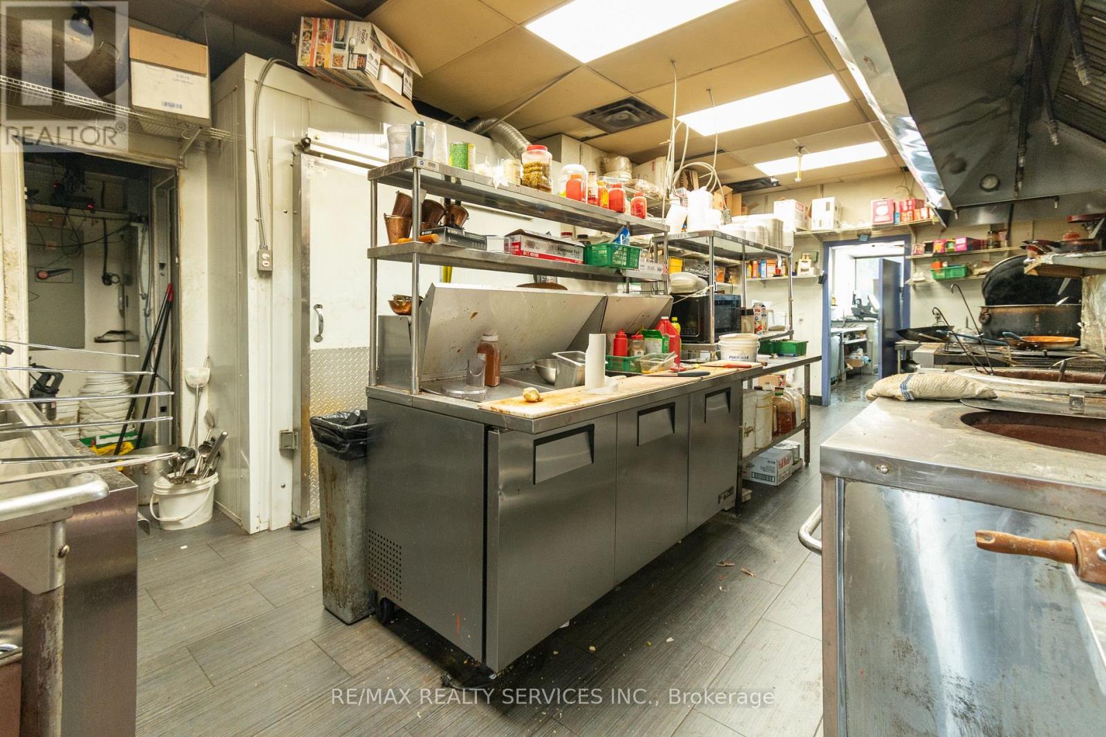 1289 Marlborough Court, Oakville, Ontario  L6H 2R9 - Photo 18 - W12533646