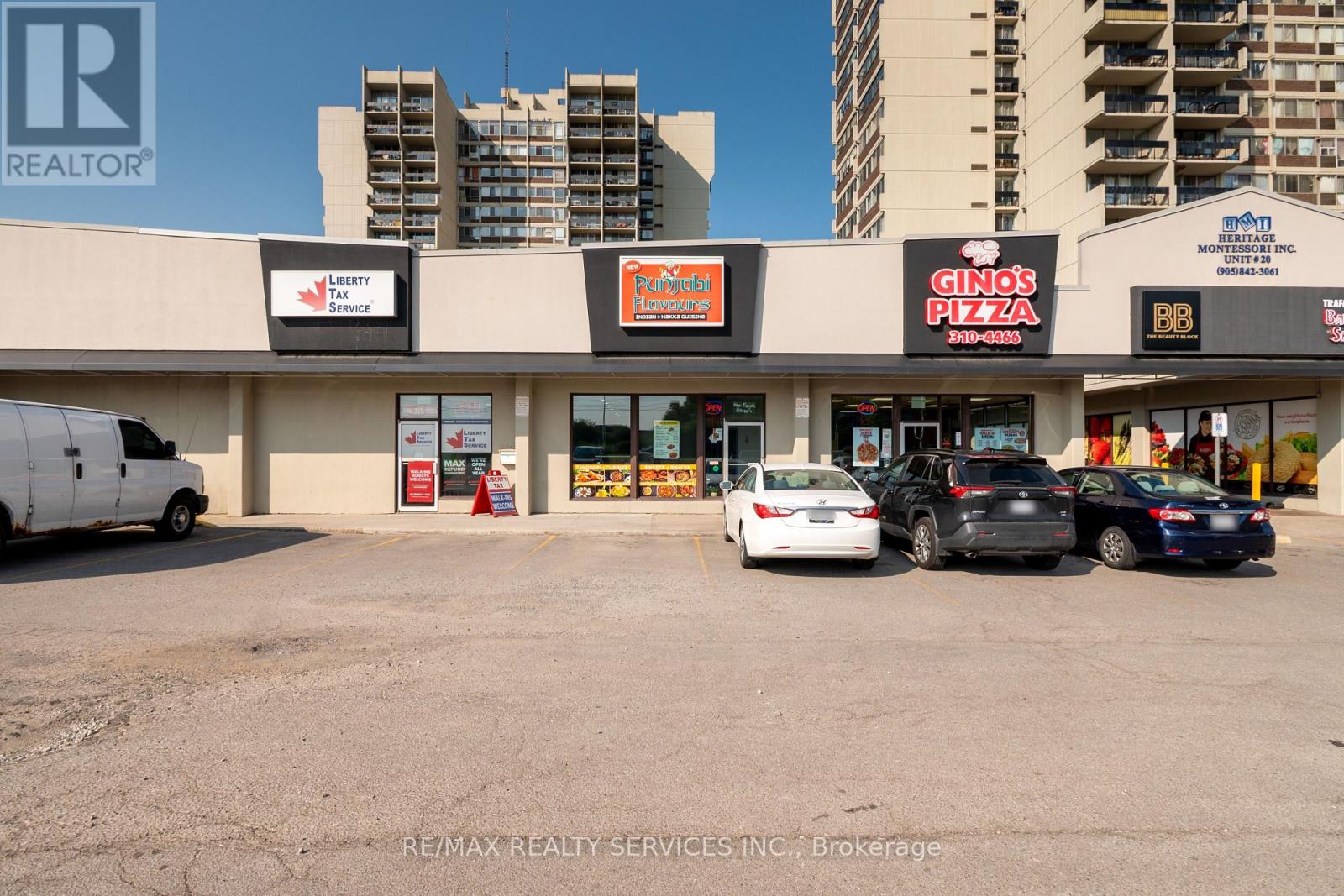 1289 Marlborough Court, Oakville, Ontario  L6H 2R9 - Photo 2 - W12533646