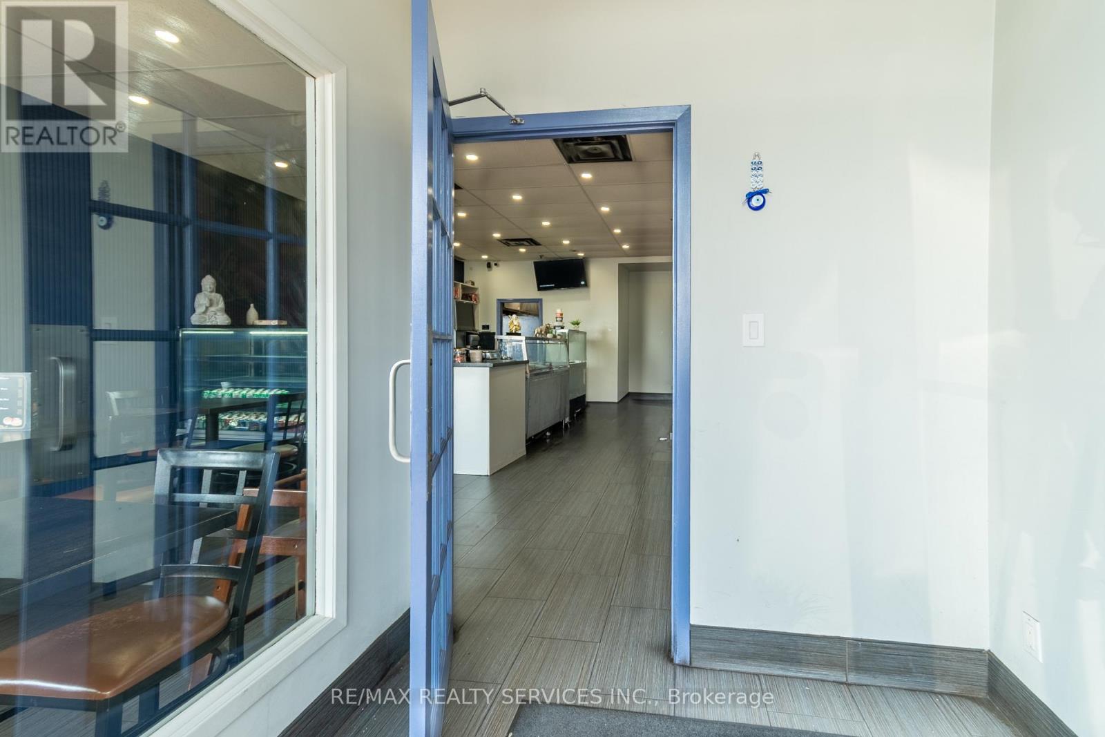 1289 Marlborough Court, Oakville, Ontario  L6H 2R9 - Photo 3 - W12533646