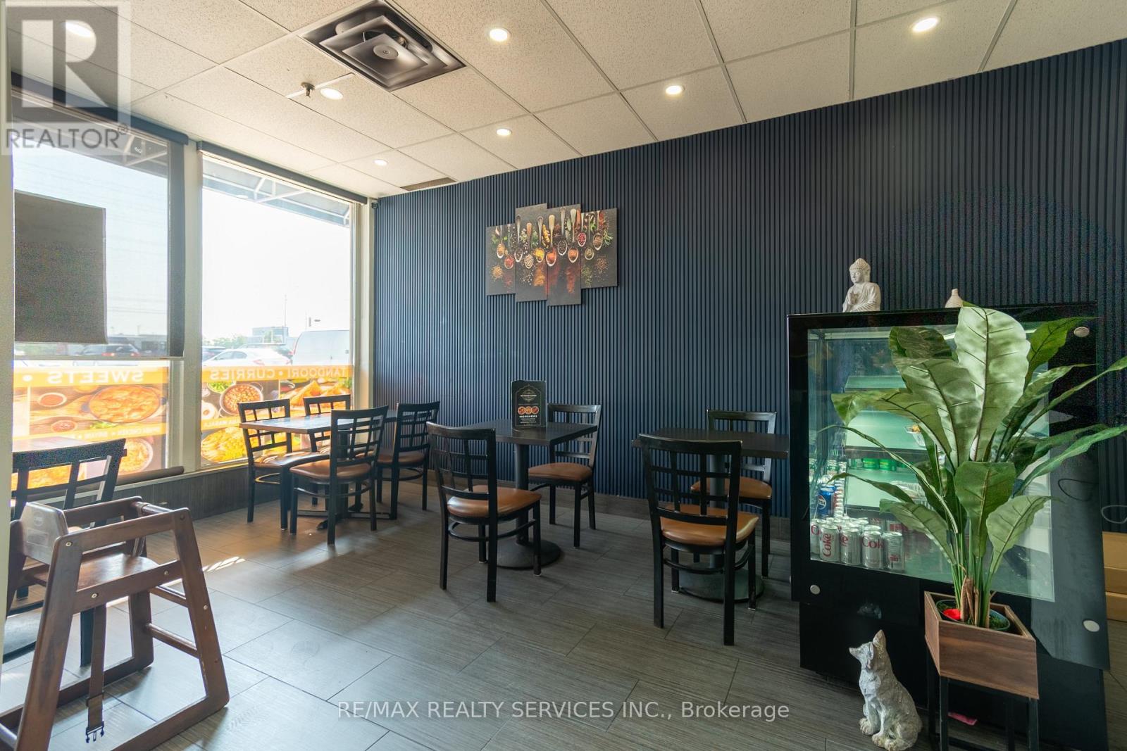 1289 Marlborough Court, Oakville, Ontario  L6H 2R9 - Photo 5 - W12533646